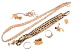 A small selection of jewellery, to include: necklaces; and other items   A small selection of