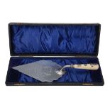 An Edwardian frosted silver presentation trowel by T.  &  J   An Edwardian frosted silver