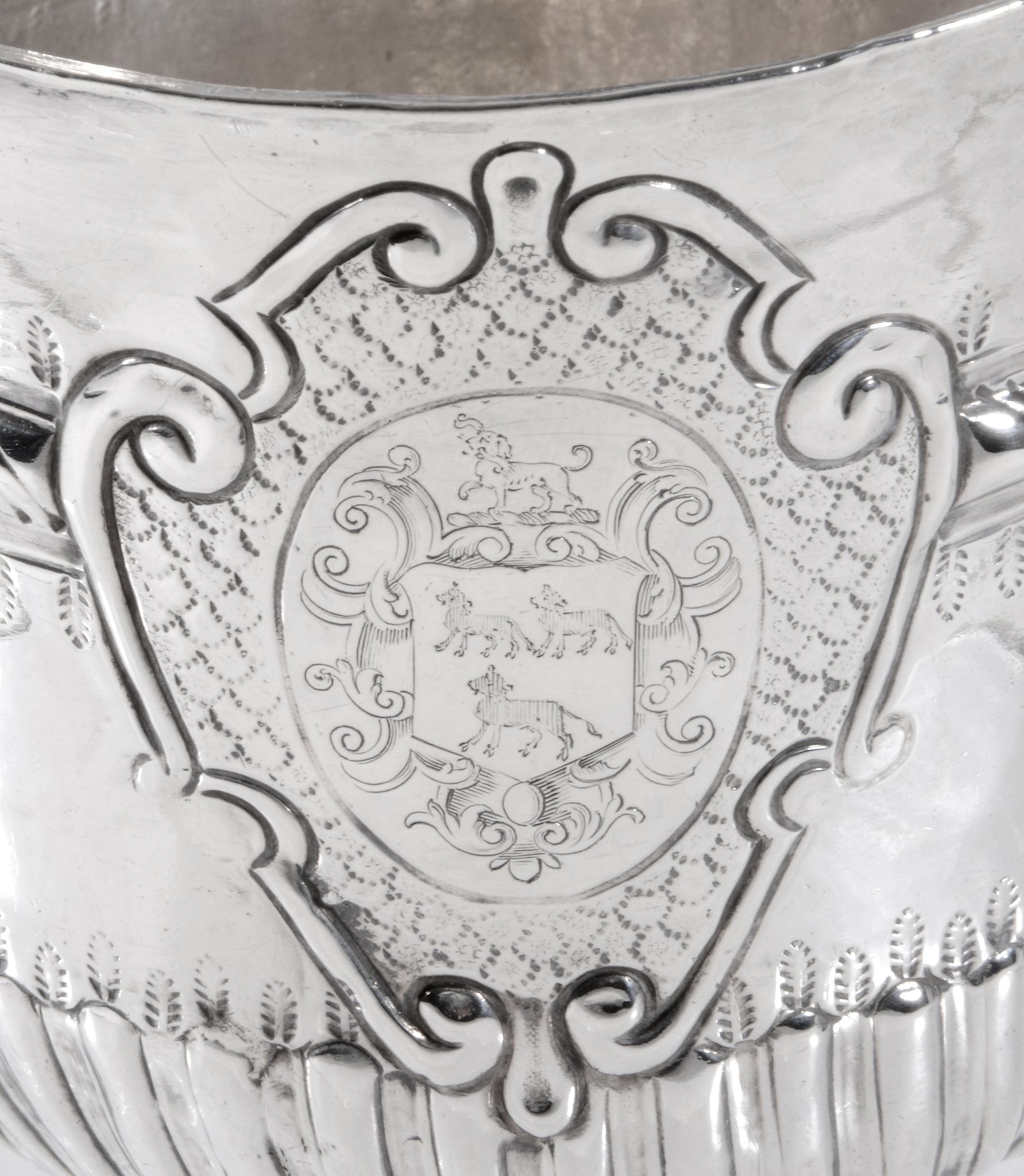 A Queen Anne silver porringer by Seth Lofthouse, London 1706   A Queen Anne silver porringer by Seth - Image 2 of 3