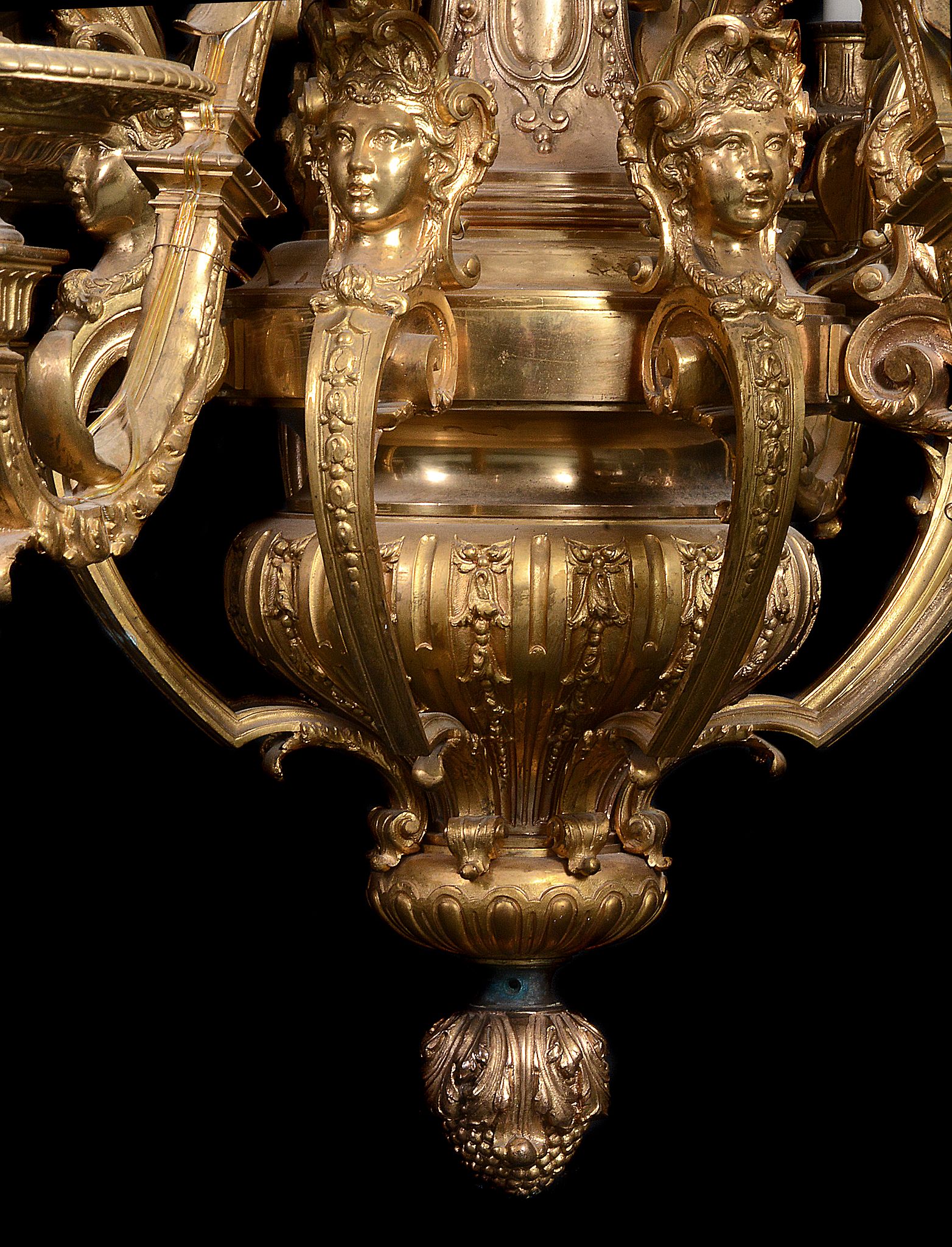 A gilt bronze sixteen light chandelier in Régence style   A gilt bronze sixteen light chandelier - Image 2 of 6