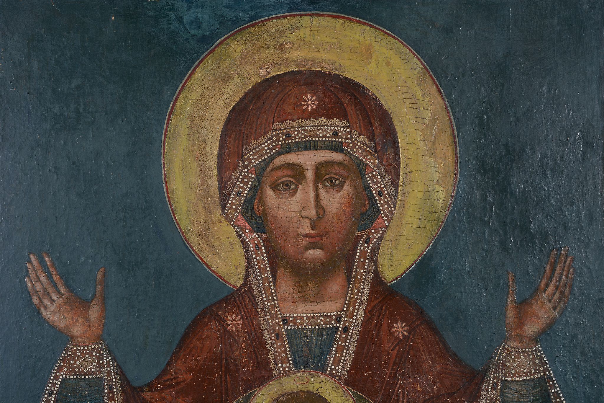 A central Russian polychrome painted and parcel gilt icon   A central Russian polychrome painted and - Image 5 of 6