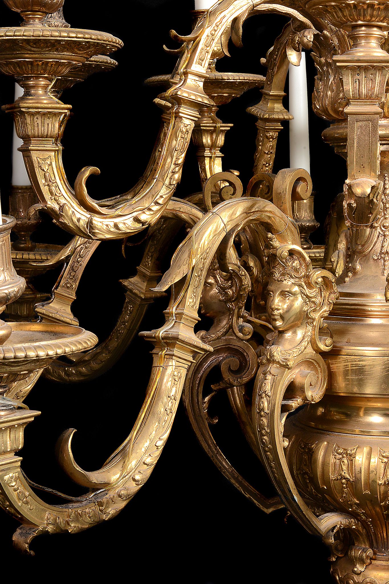 A gilt bronze sixteen light chandelier in Régence style   A gilt bronze sixteen light chandelier - Image 5 of 6