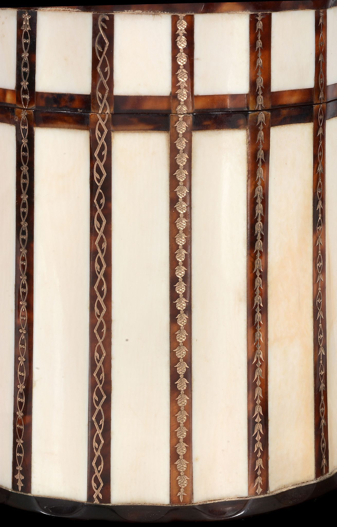 An Edwardian pique worked tortoiseshell, ivory veneered and gold mounted...   An Edwardian pique - Image 2 of 7