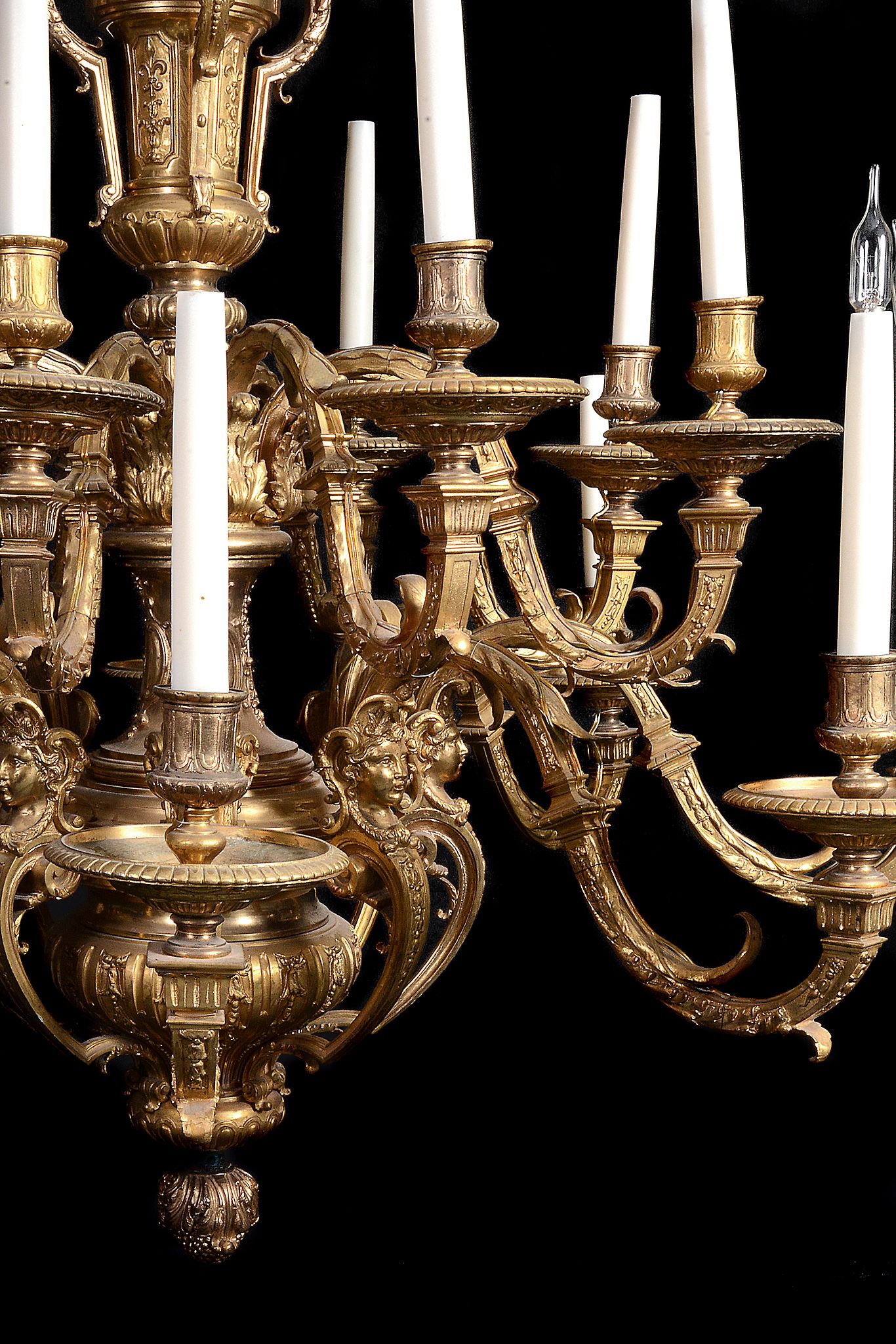 A gilt bronze sixteen light chandelier in Régence style   A gilt bronze sixteen light chandelier - Image 6 of 6