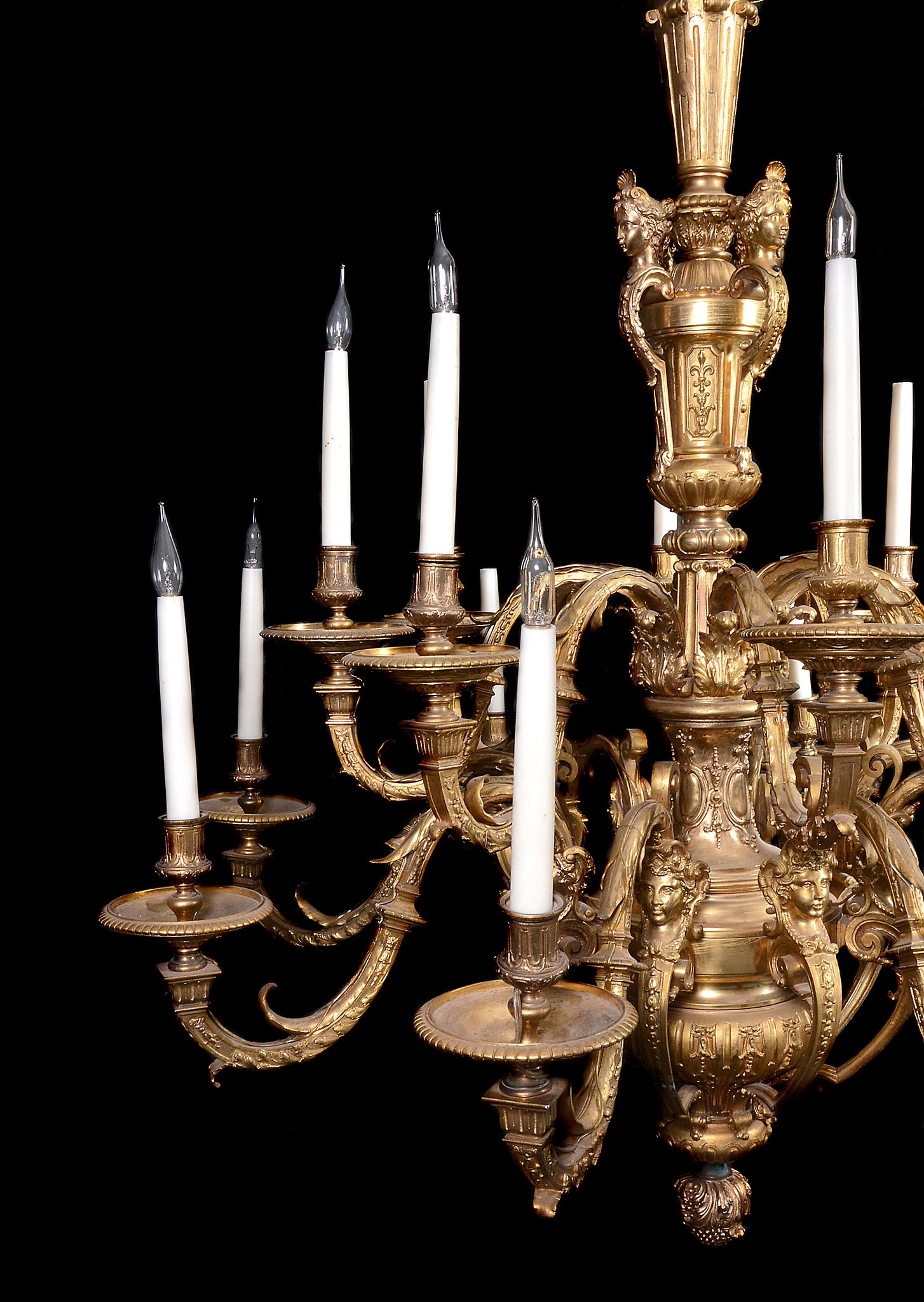 A gilt bronze sixteen light chandelier in Régence style   A gilt bronze sixteen light chandelier - Image 4 of 6