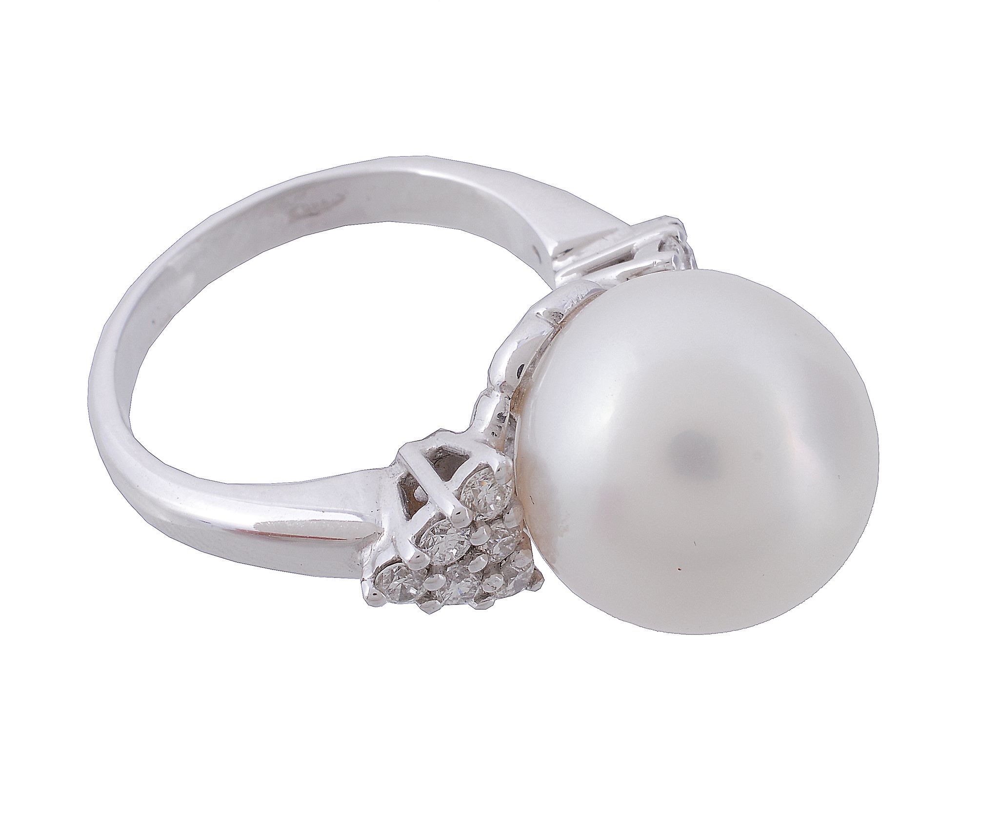 A South Sea cultured pearl and diamond ring A South Sea cultured pearl and diamond ring, the central - Image 2 of 3