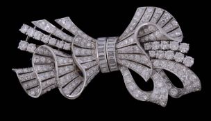 An Art Deco diamond double clip brooch, circa 1935 An Art Deco diamond double clip brooch, circa