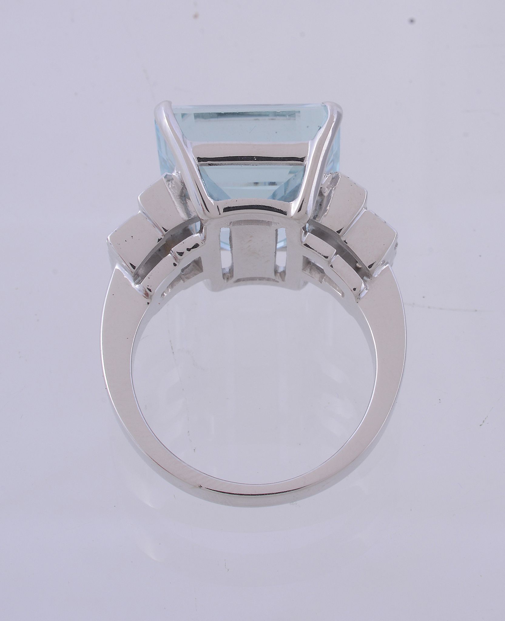 An aquamarine and diamond ring, the central rectangular cut aquamarine claw... An aquamarine and - Image 3 of 3