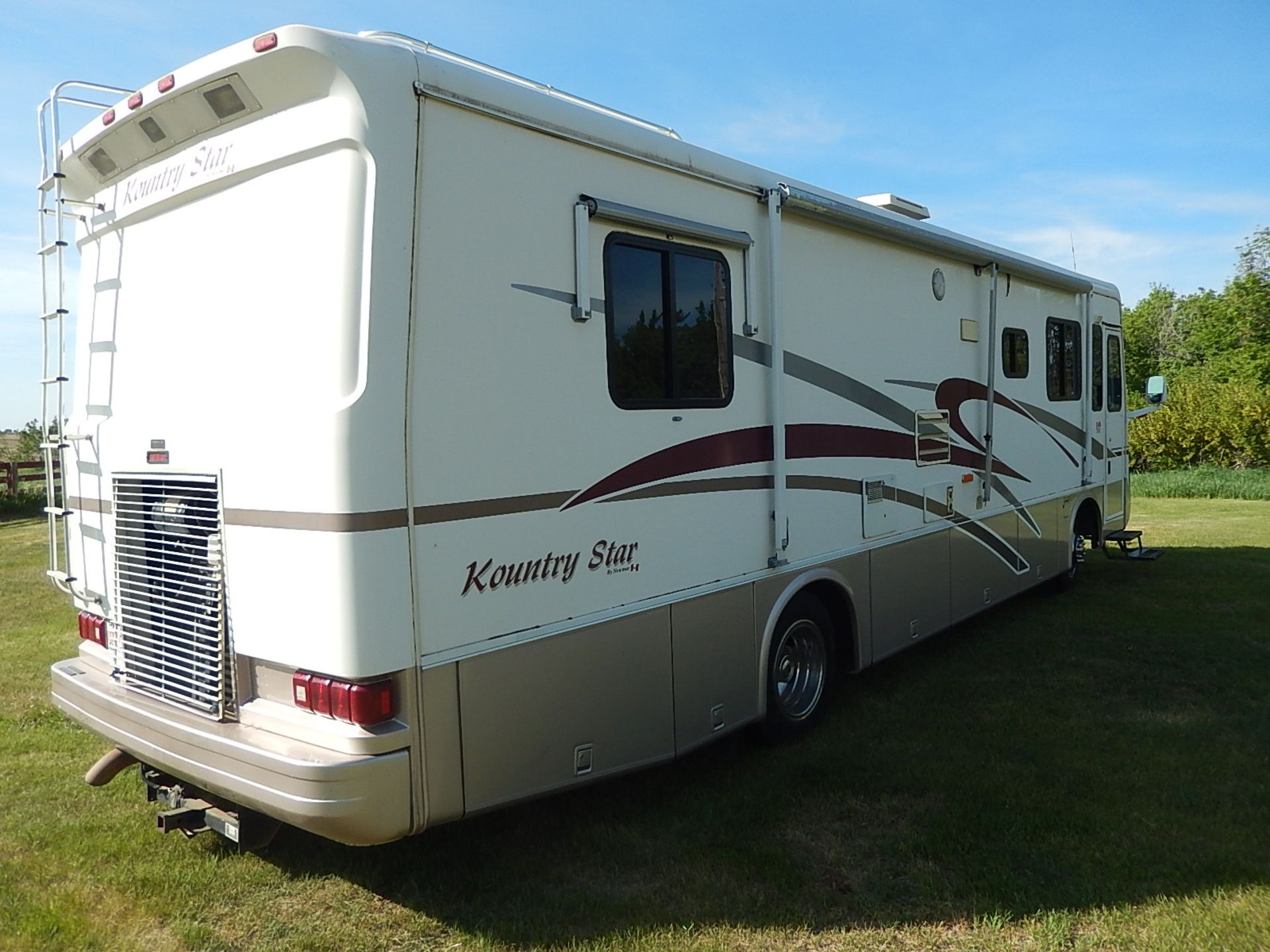 2000 Newmar Kountry Star 35 ft. Class “A” motorhome, 87,834 km., 1 ...