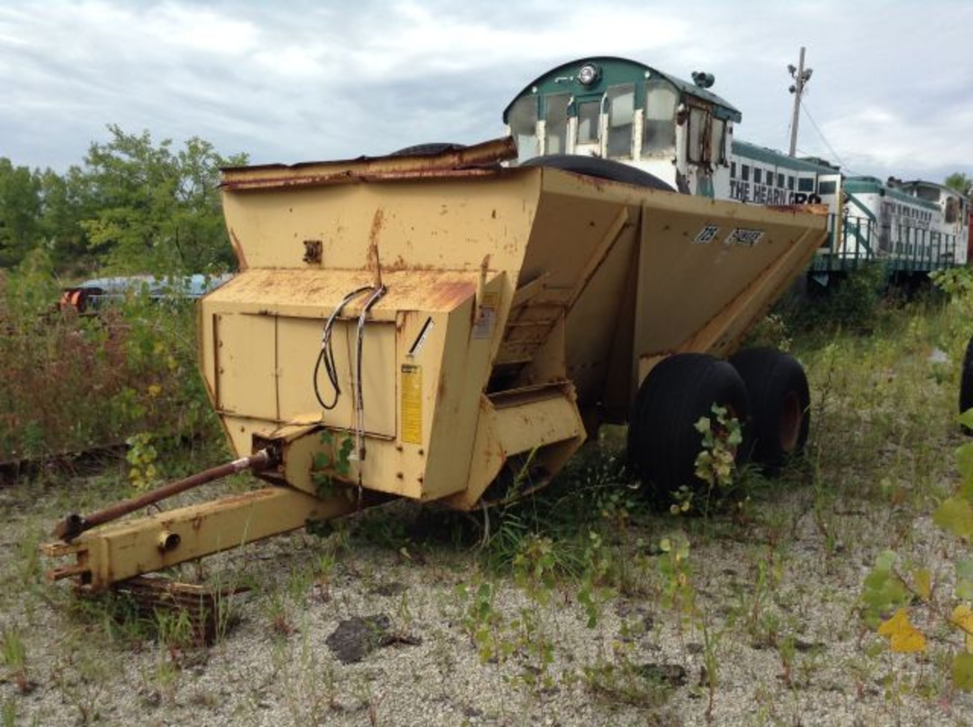 Slinger 725 Manure Spreader