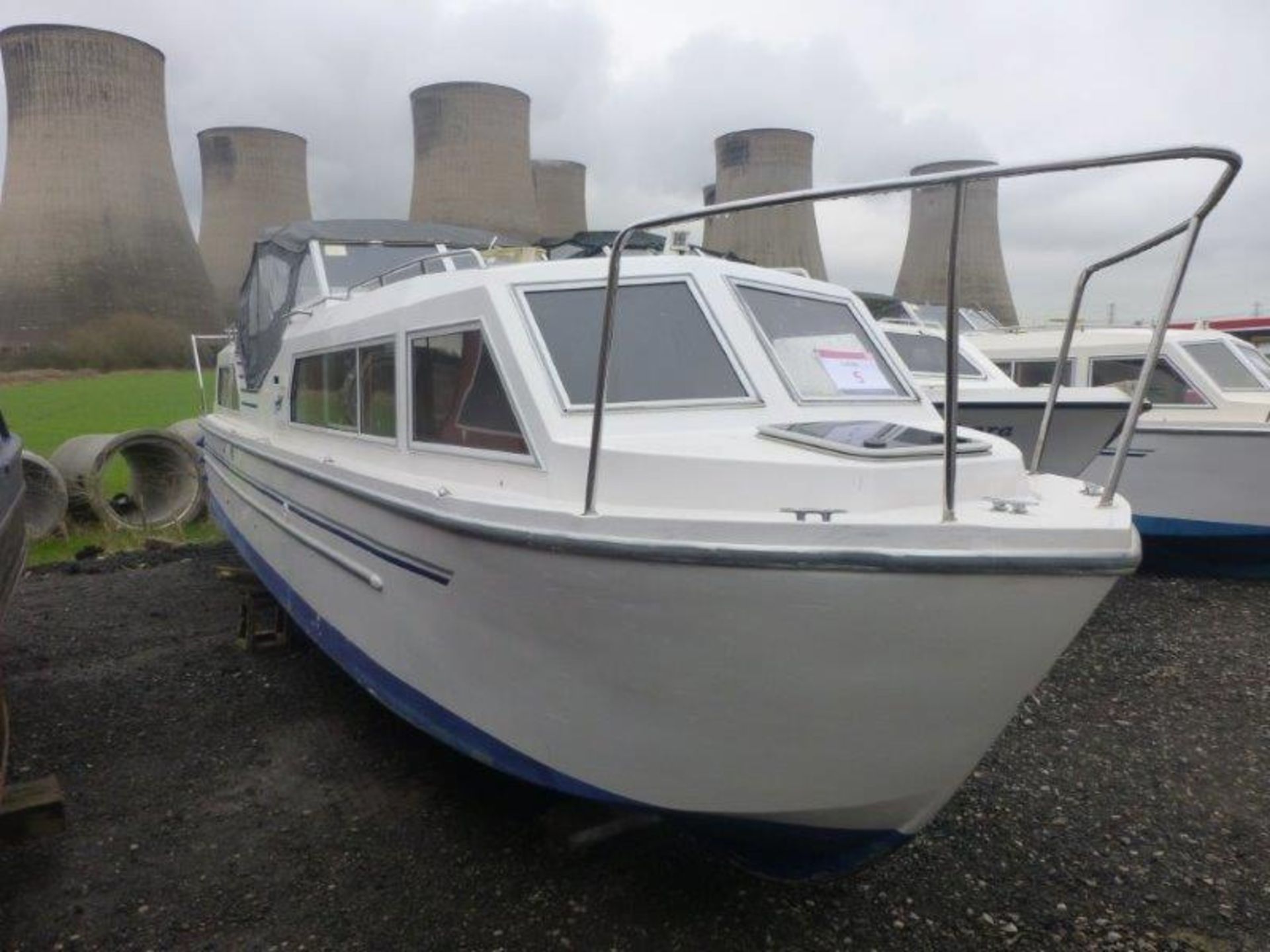 Viking 32 narrow beam GRP cruiser, 'Roseni' (2008)
CIN: GB-VIK-32-677-K-8-97, displacement hull wit - Image 2 of 13