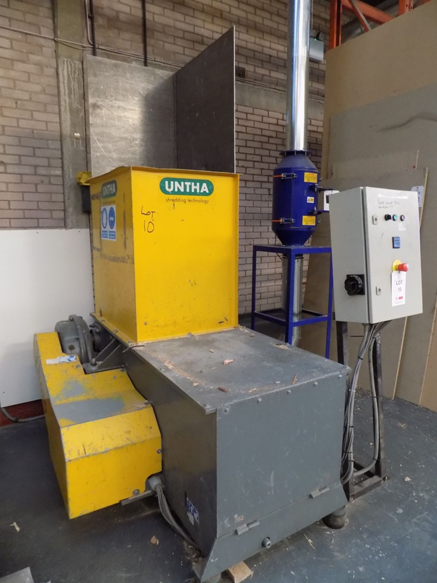 Untha LR630 shredder, Serial no. LR 0633335 (03/2007), with hopper, 800 x 600mm (Risk Assessment and - Image 2 of 2