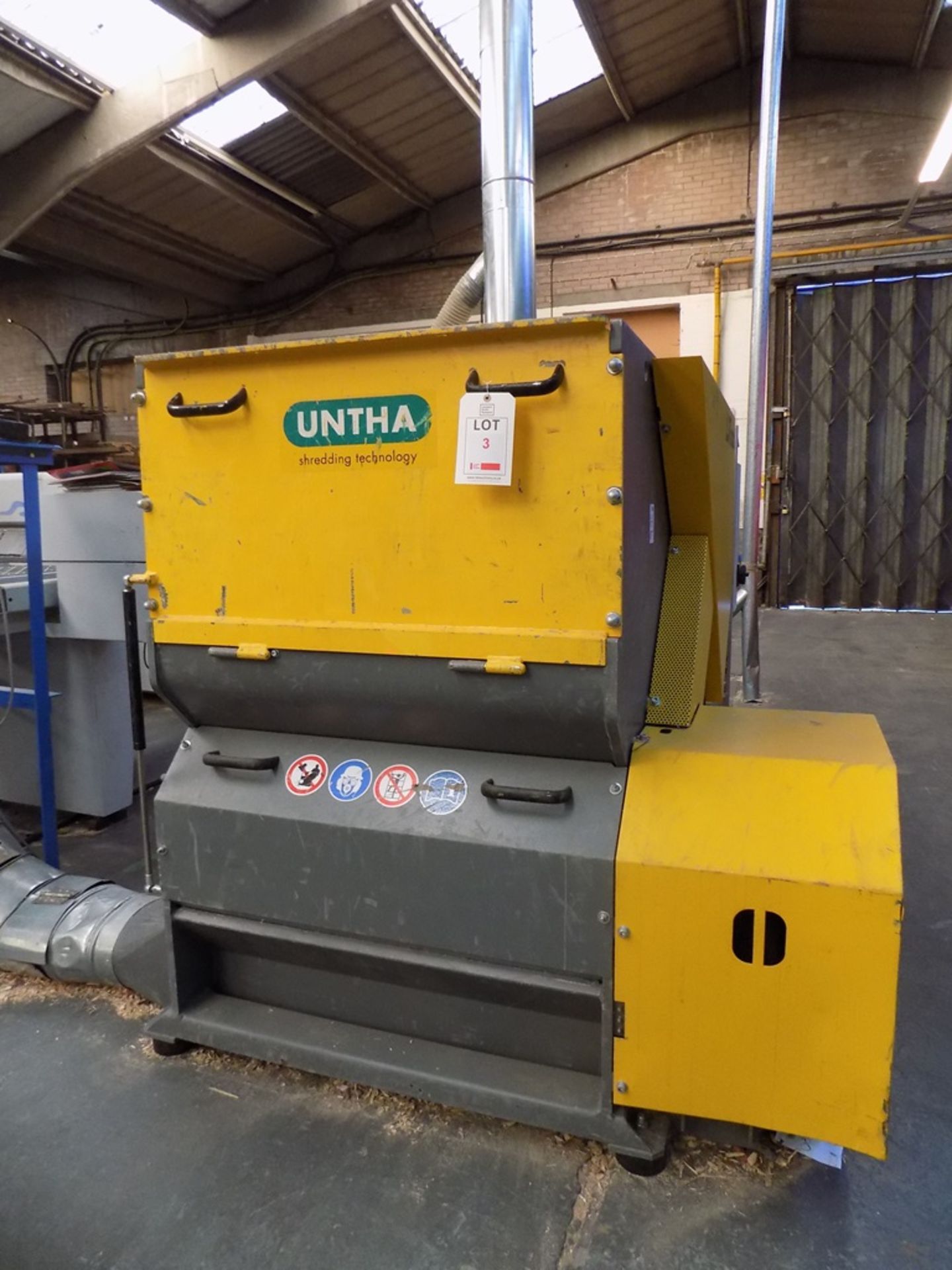 Untha LR1000 shredding machine, Serial no. LR105206 (06/2013) with hopper, 1060mm x 1000mm (Risk