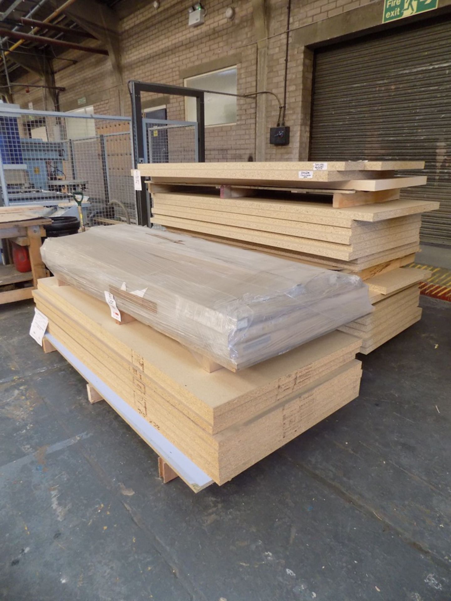 Quantity of chipboard sheets, as lotted