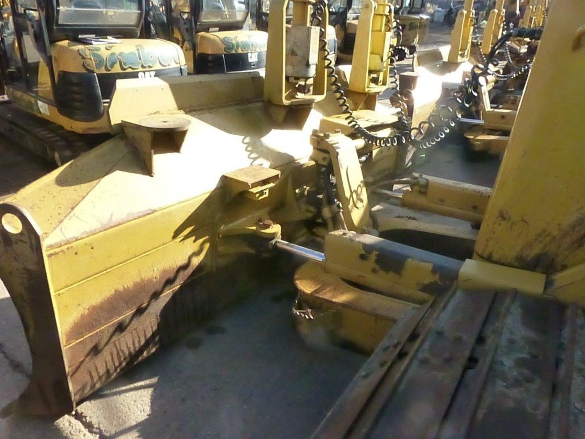 Caterpillar D5N LGP crawler dozer (2005), Serial no. AKD01474, indicated hours 8111.2 with 6-way PAT - Image 6 of 11