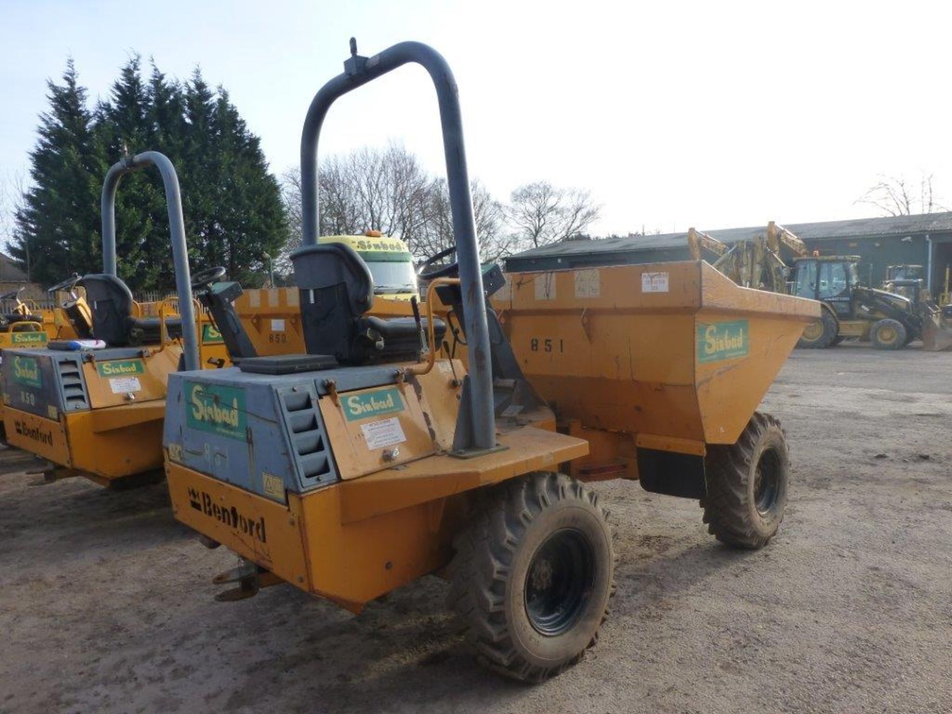 Benford 3000 DR 3-tonne 4x4 articulated dumper (2004), indicated hours 1081, weight 2391Kg, VIN - Image 3 of 5