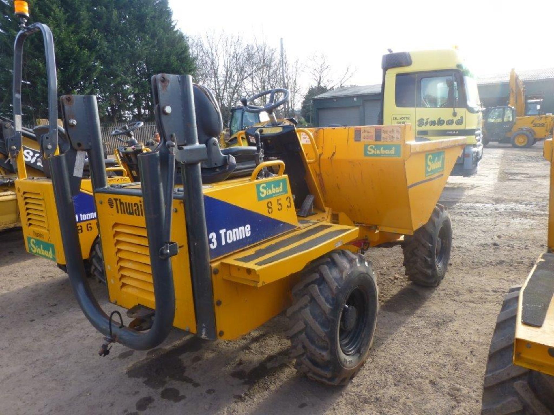 Thwaites 3-tonne articulated dumper (2007), indicated hours 693.2, weight 2010Kg, VIN no. - Image 3 of 5