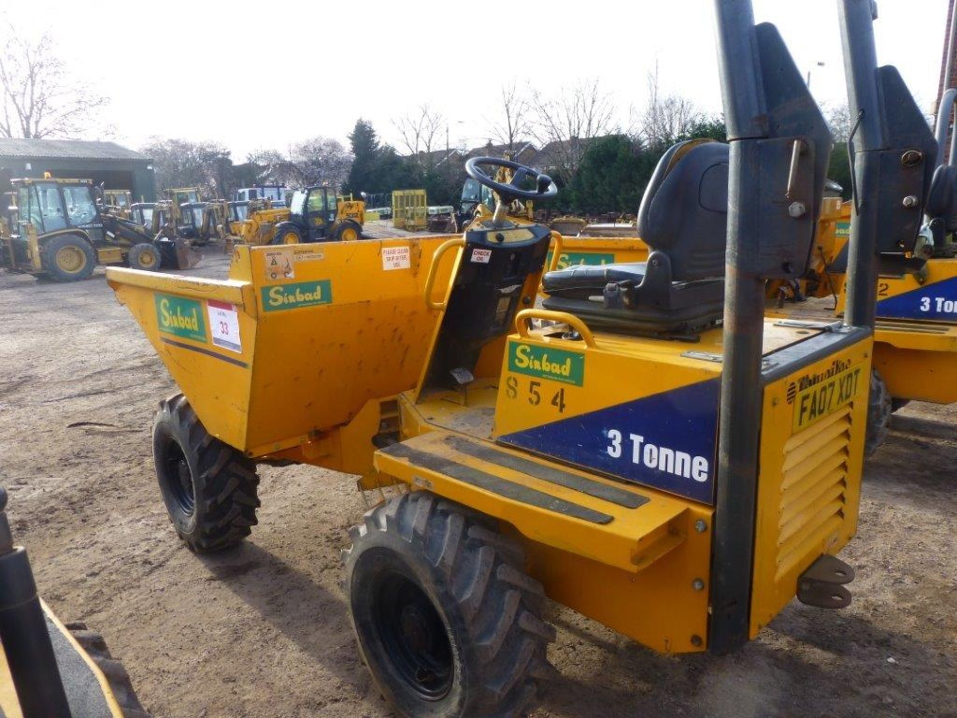 Thwaites 3-tonne articulated dumper (2007), indicated hours 561.5, weight 2010Kg, VIN no. - Image 2 of 5