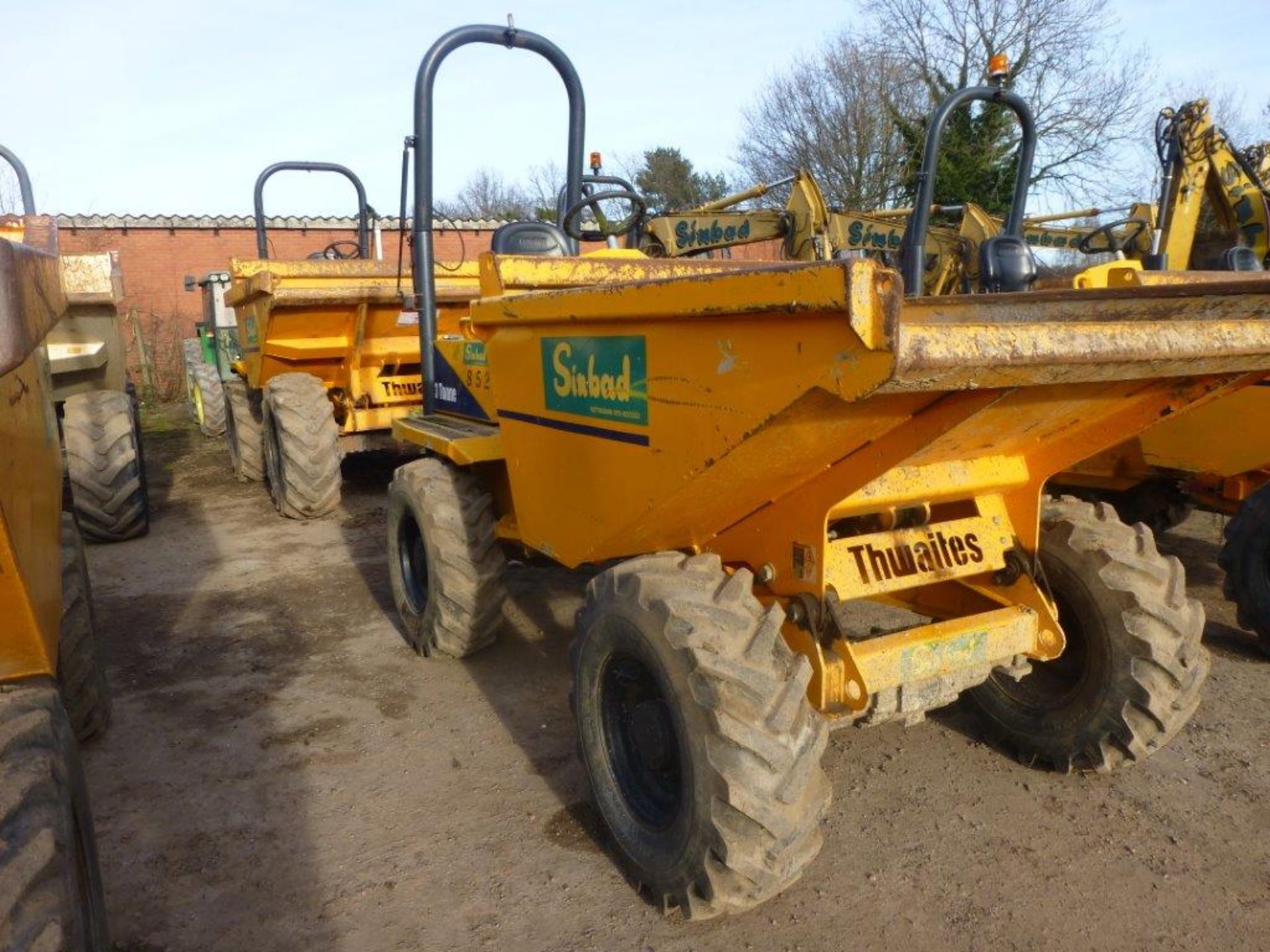 Thwaites 3-tonne articulated dumper (2007), indicated hours 777.9, weight 2010Kg, VIN no. - Image 4 of 5