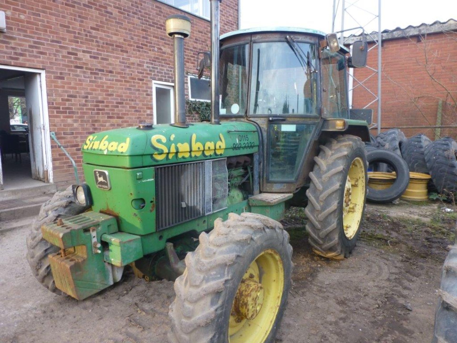 John Deere Synchron type 2250 4x4 tractor (1987), indicated hours 519.5, Serial no. L02250W606171, - Image 2 of 3