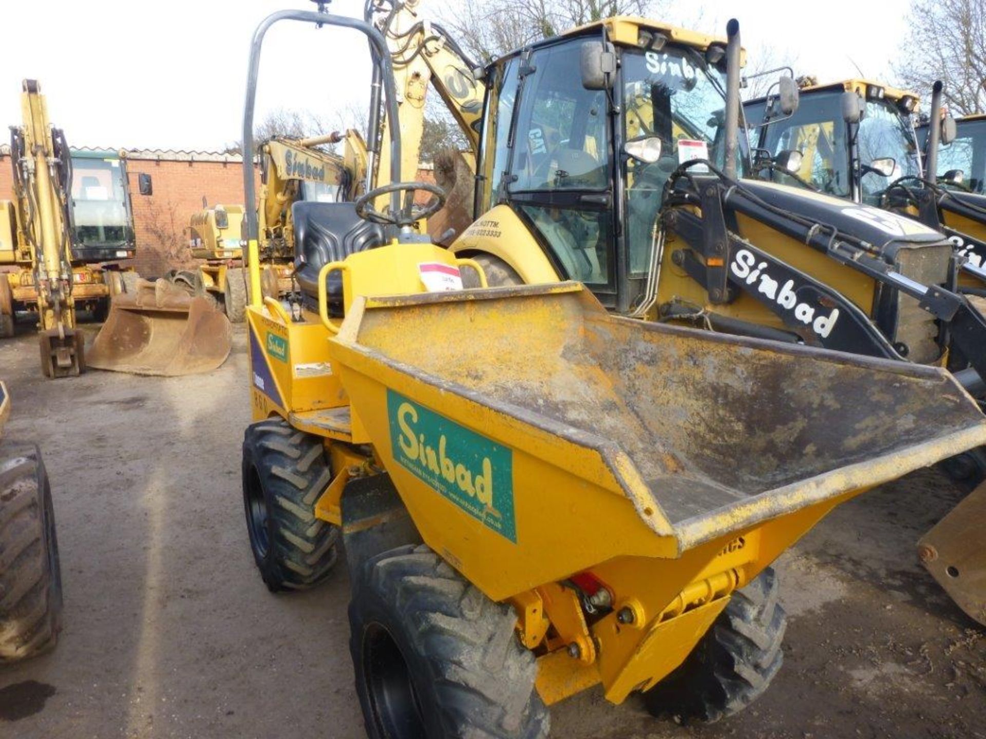 Thwaites 1-tonne 4x4 hydrostatic articulated skip loader (2007), indicated hours 1522.9, weight - Image 4 of 5