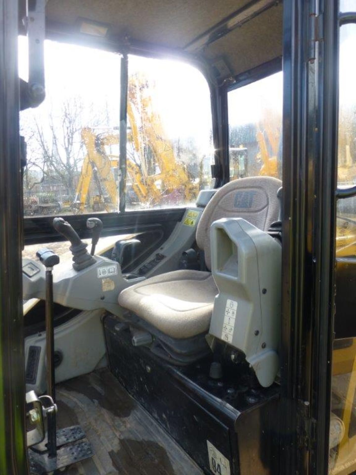 Caterpillar 302.5C rubber tracked mini excavator (2010), indicated hours 2666.0, PIN no. - Image 6 of 6