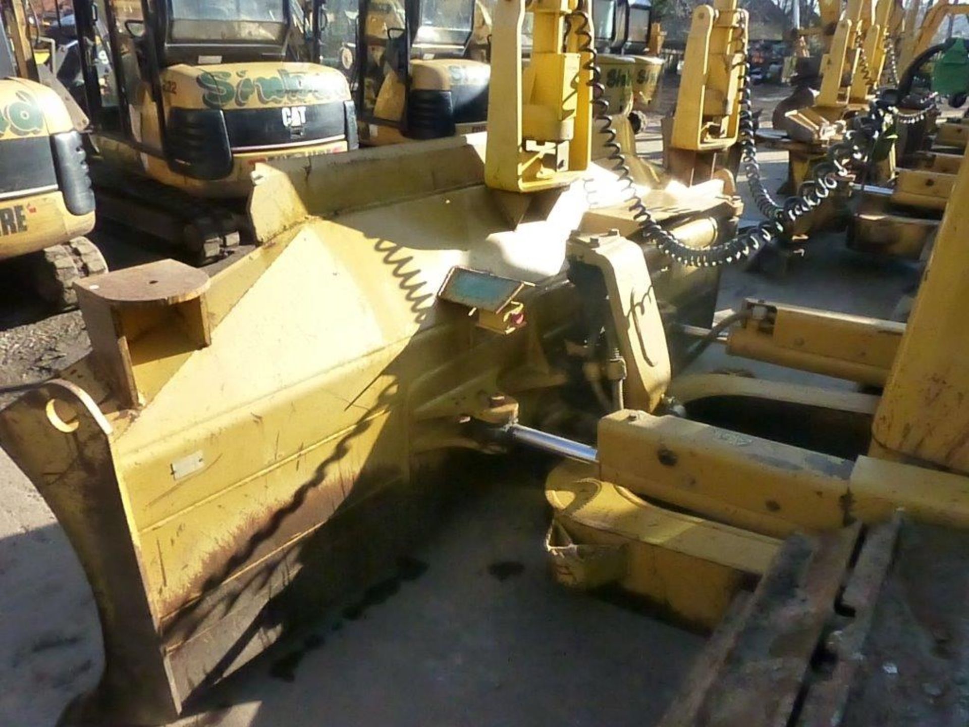 Caterpillar D5N LGP crawler dozer (2006), Serial no. AKD02050, indicated hours 6055.3 with 6-way PAT - Image 5 of 10