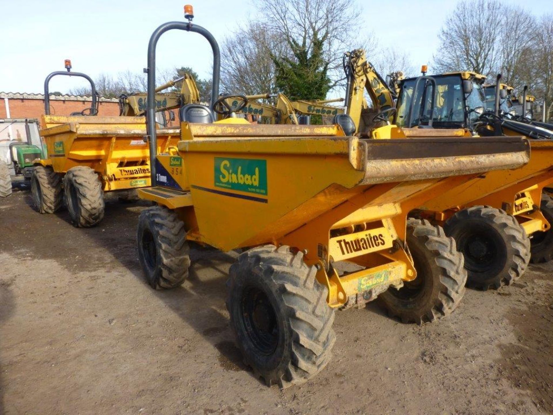 Thwaites 3-tonne articulated dumper (2007), indicated hours 561.5, weight 2010Kg, VIN no. - Image 4 of 5