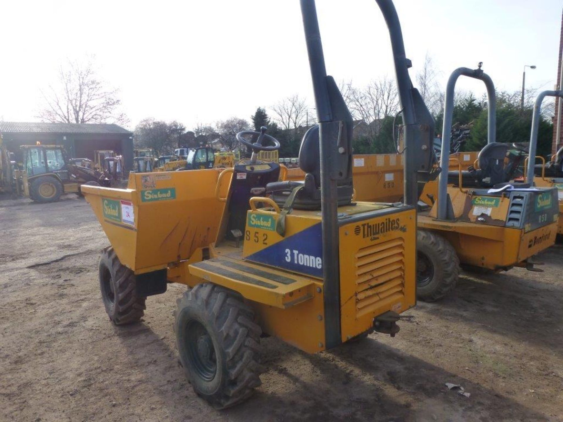 Thwaites 3-tonne articulated dumper (2007), indicated hours 777.9, weight 2010Kg, VIN no. - Image 2 of 5