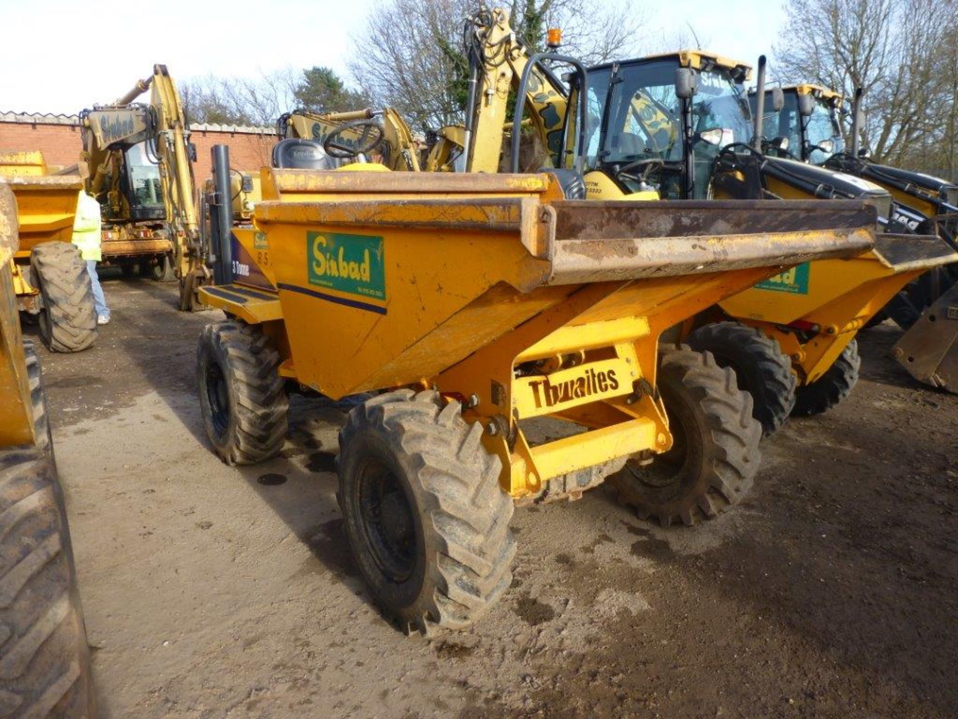 Thwaites 3-tonne articulated dumper (2007), indicated hours 693.2, weight 2010Kg, VIN no. - Image 4 of 5