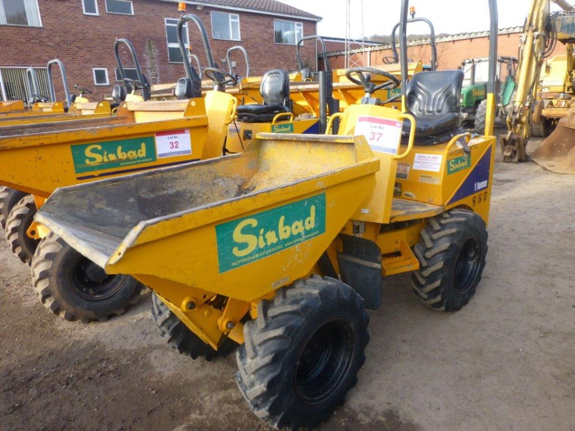 Thwaites 1-tonne 4x4 hydrostatic articulated skip loader (2007), indicated hours 1522.9, weight