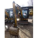 Caterpillar 302.5 rubber tracked mini excavator (2002), indicated hours 3903.4, PIN no.
