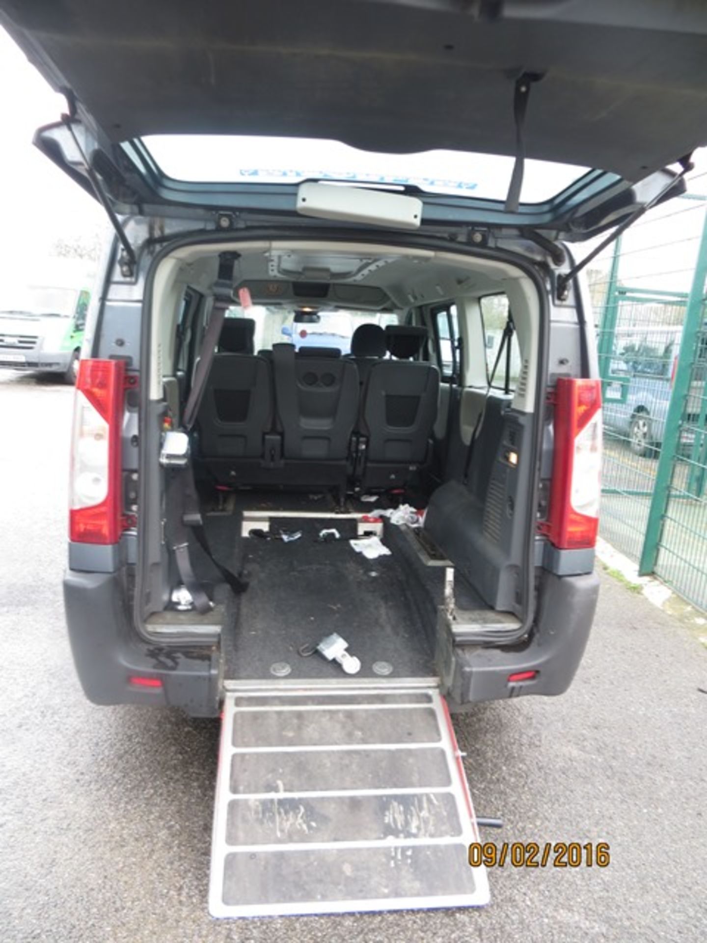 Citroen Dispatch 6 seater minibus C/W wheel chair lift and access YJ58 XNT mileage 150,445km Vehicle - Image 4 of 6