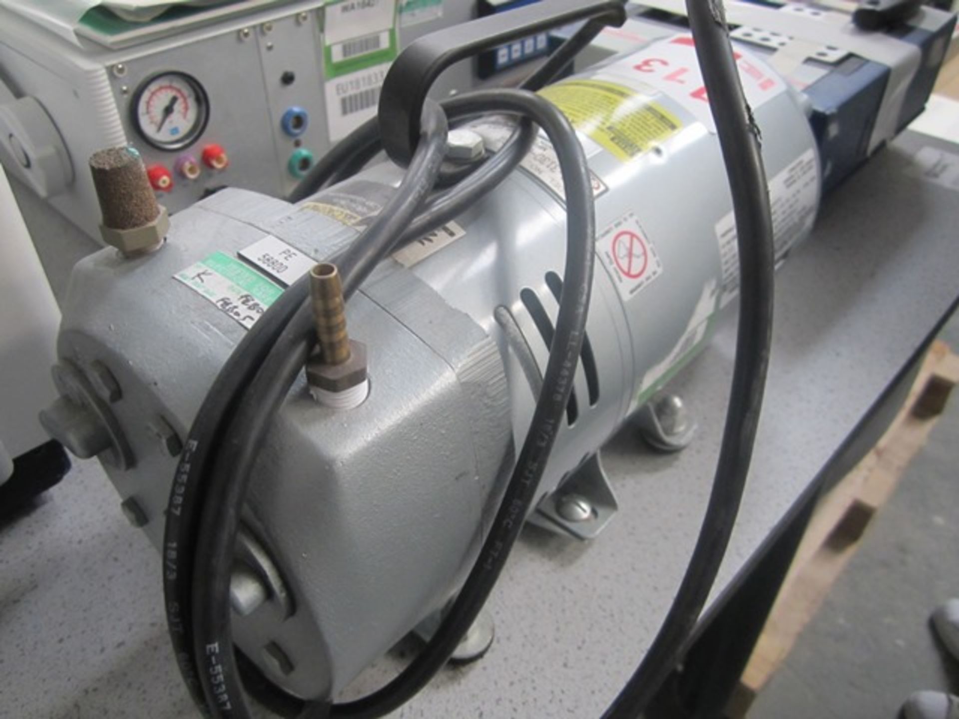 MFG vacuum pump with power lead (height 230mm x width 280mm x depth 560mm) - Image 3 of 4