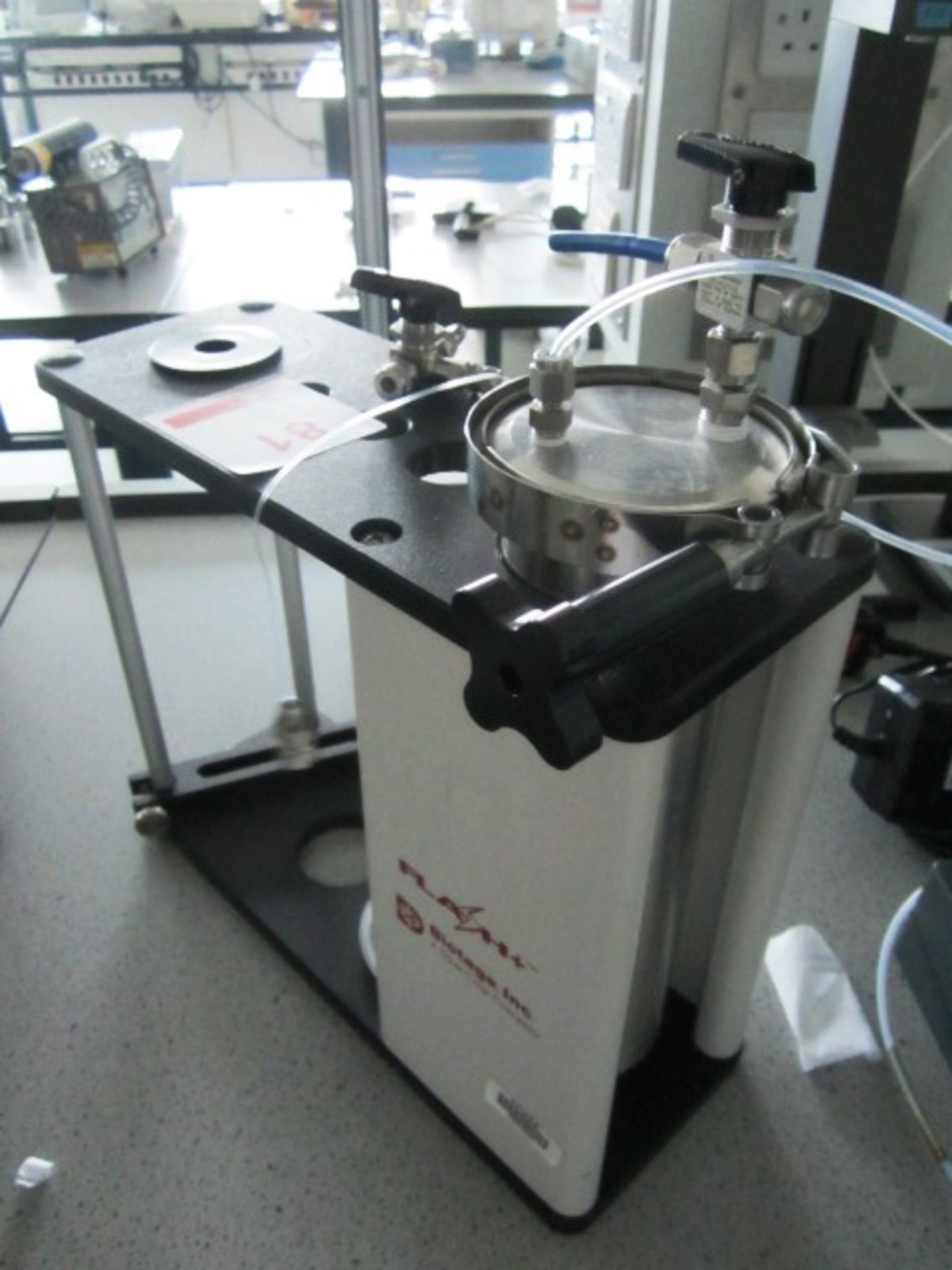 Biotage Flash Plus chromatography system (height 270mm x width 340mm x depth 120mm)