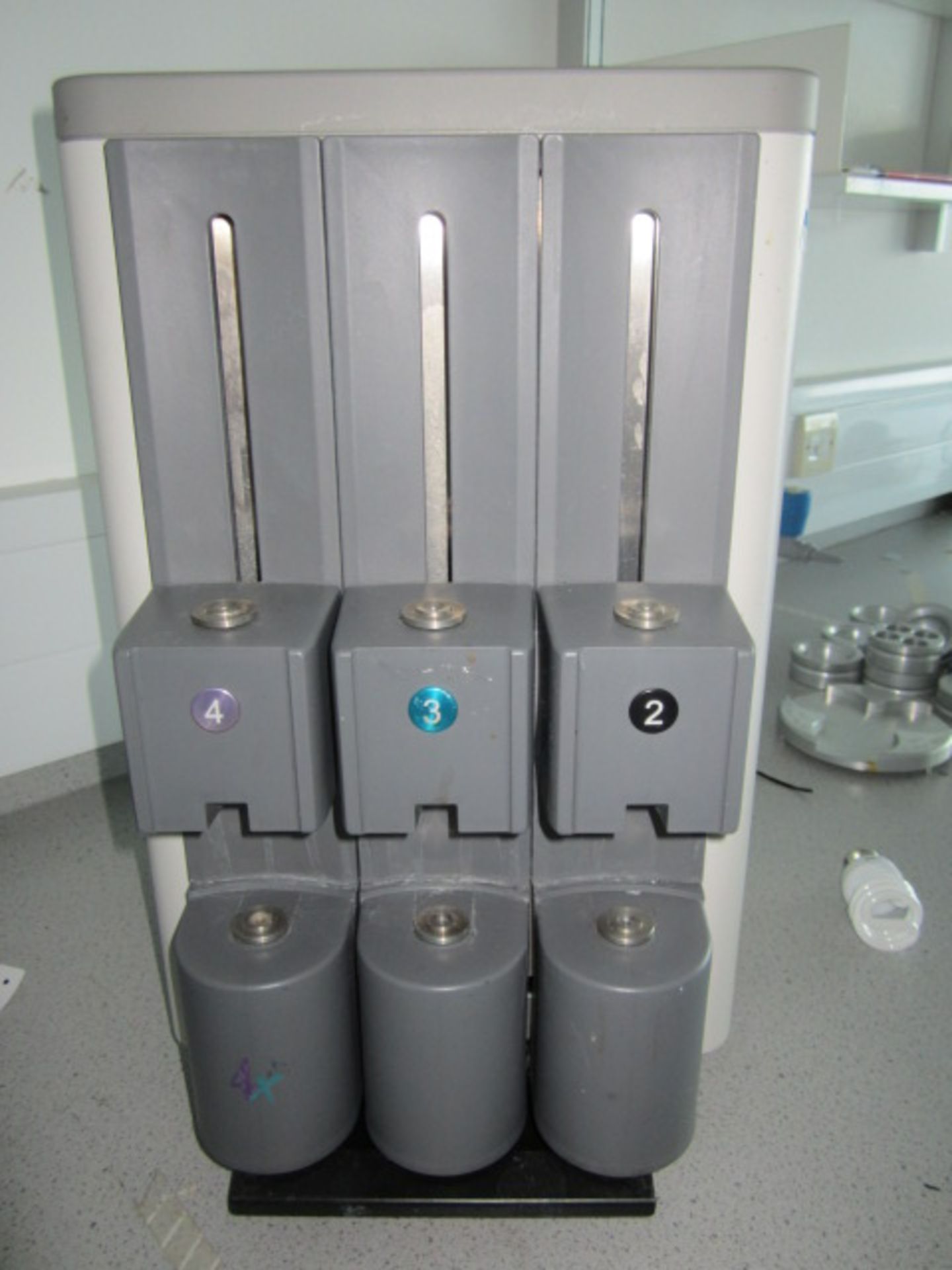 Teledyne Isco model 4X expansion flash chromatography, serial number 205C20141 with assorted