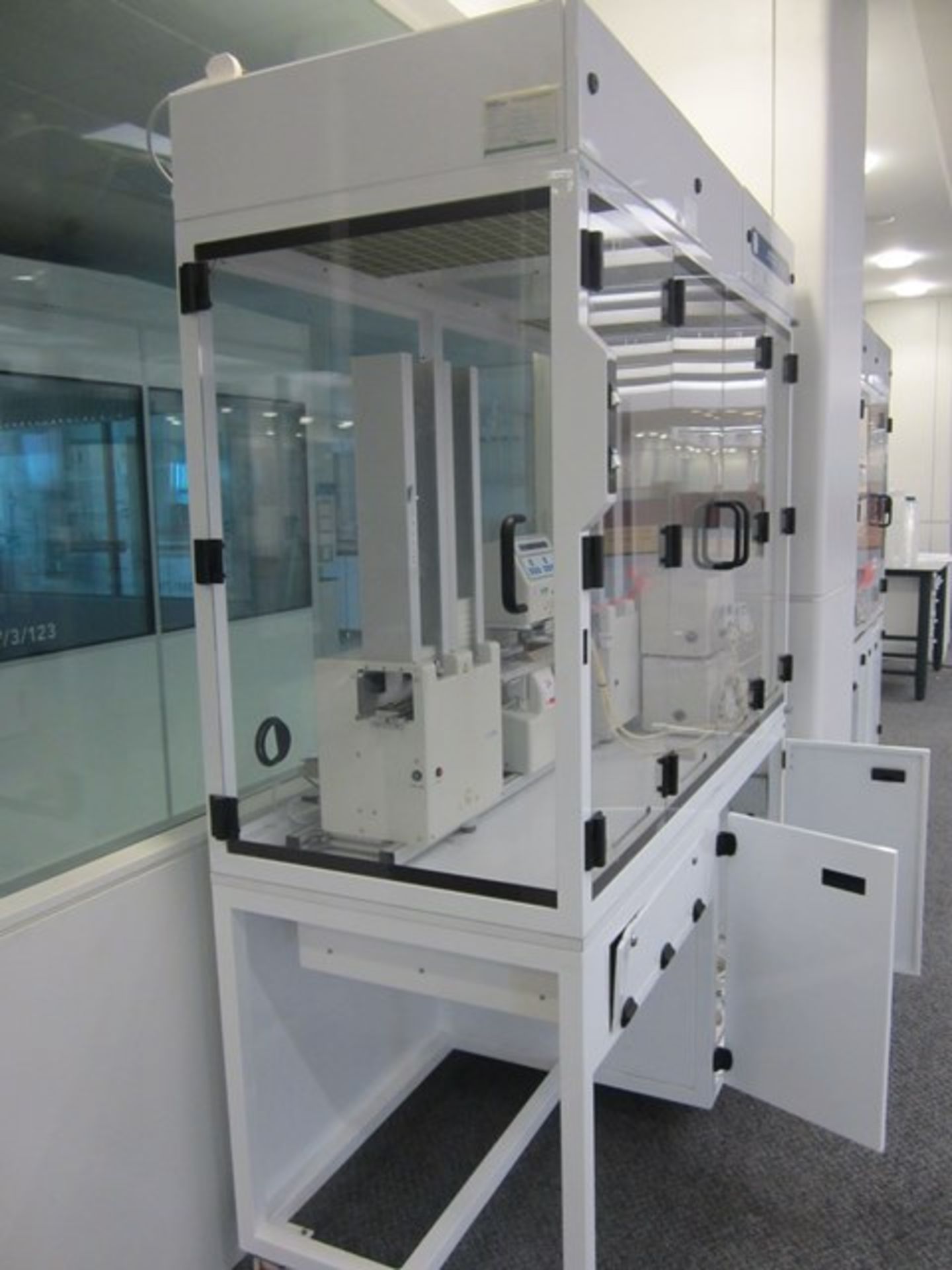 Cybiwell Cy-Bi robotic tip pipettor with large Big Neat enclosure, (height 2.4m x width 1m x depth - Image 3 of 5