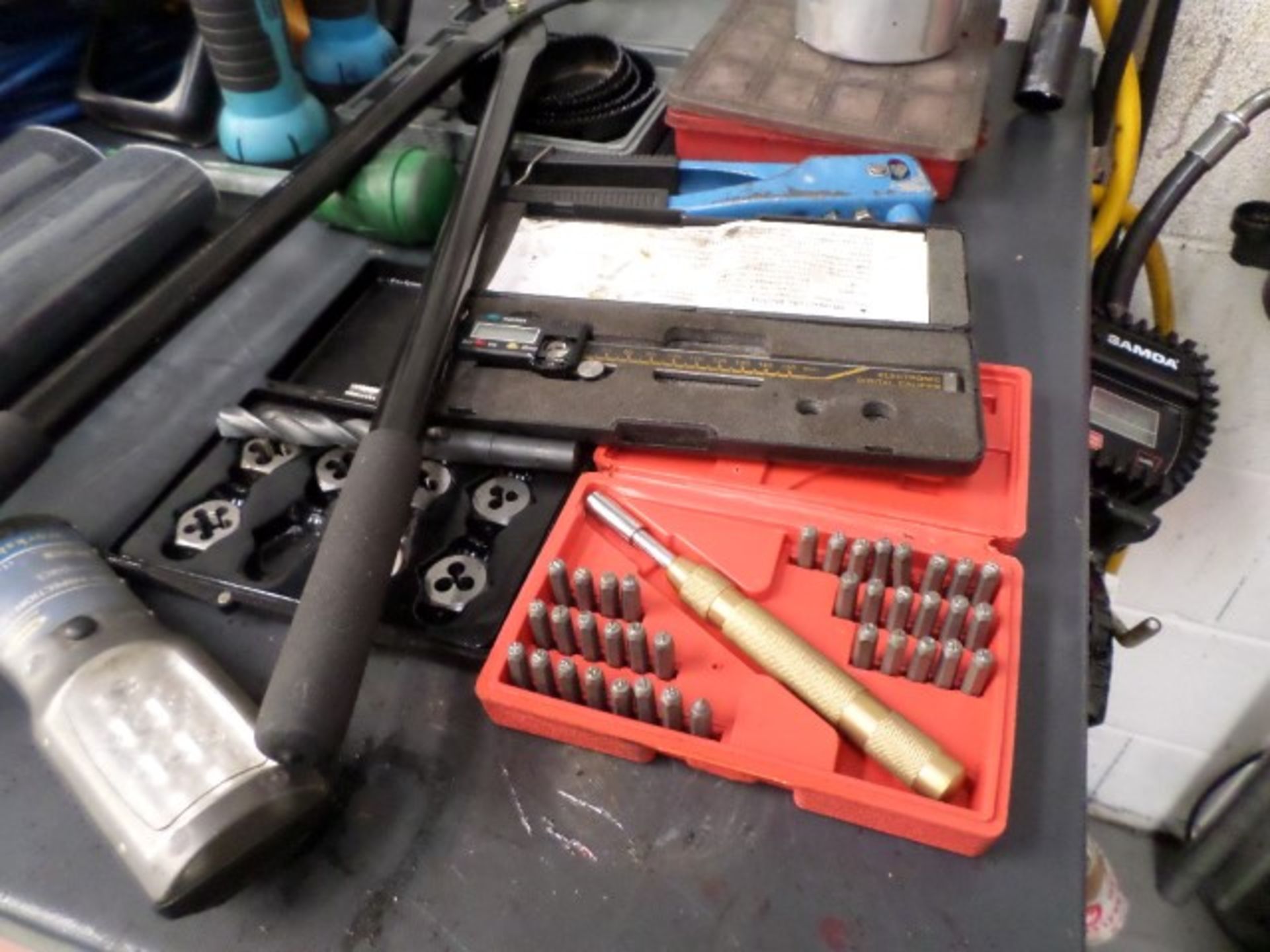 Qty of assorted workshop tools to include engineers vice, bead breaker, spray gun, jump leads etc - Image 2 of 3