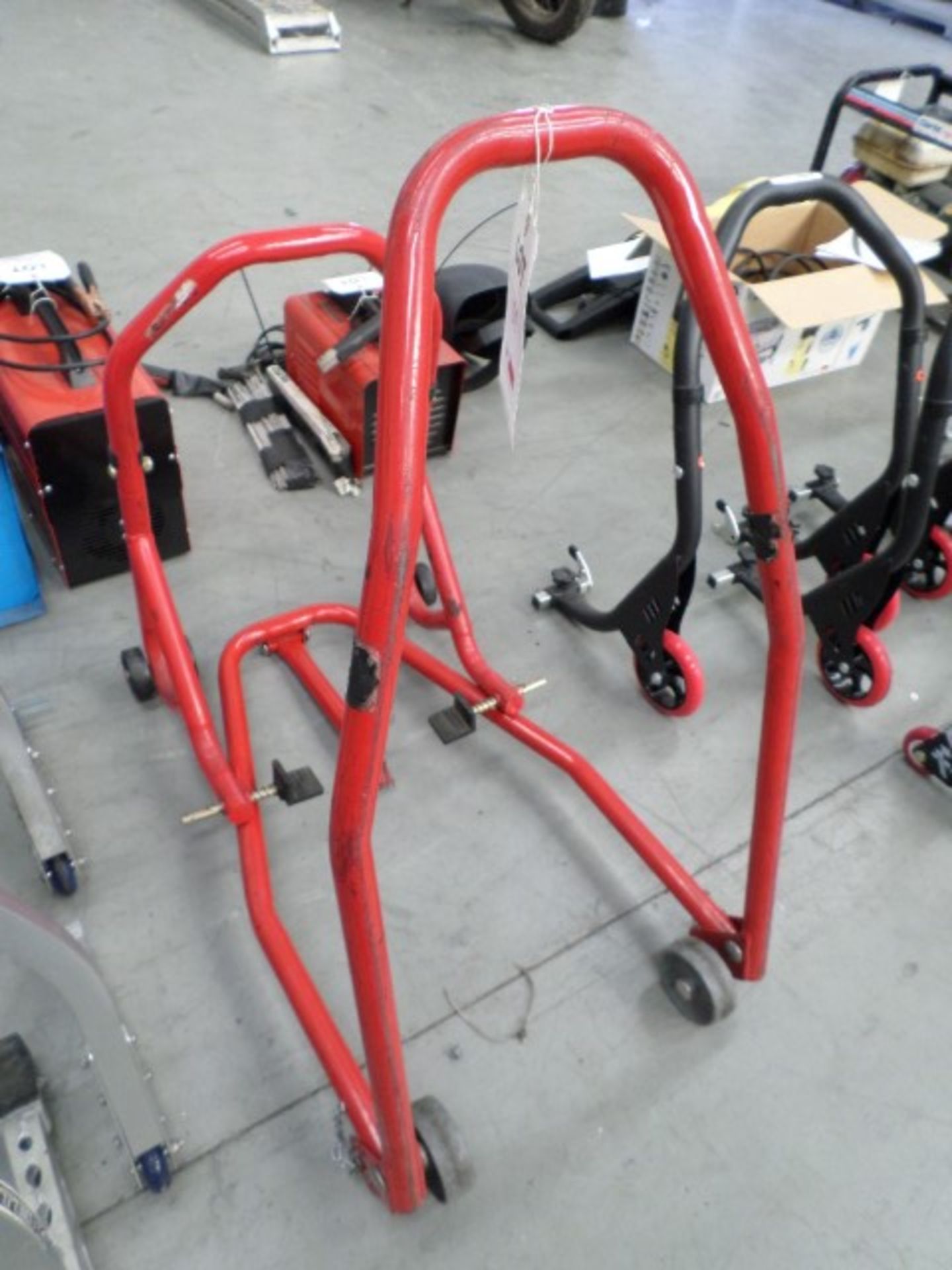 Steel tube front lift paddock stand - Image 2 of 2