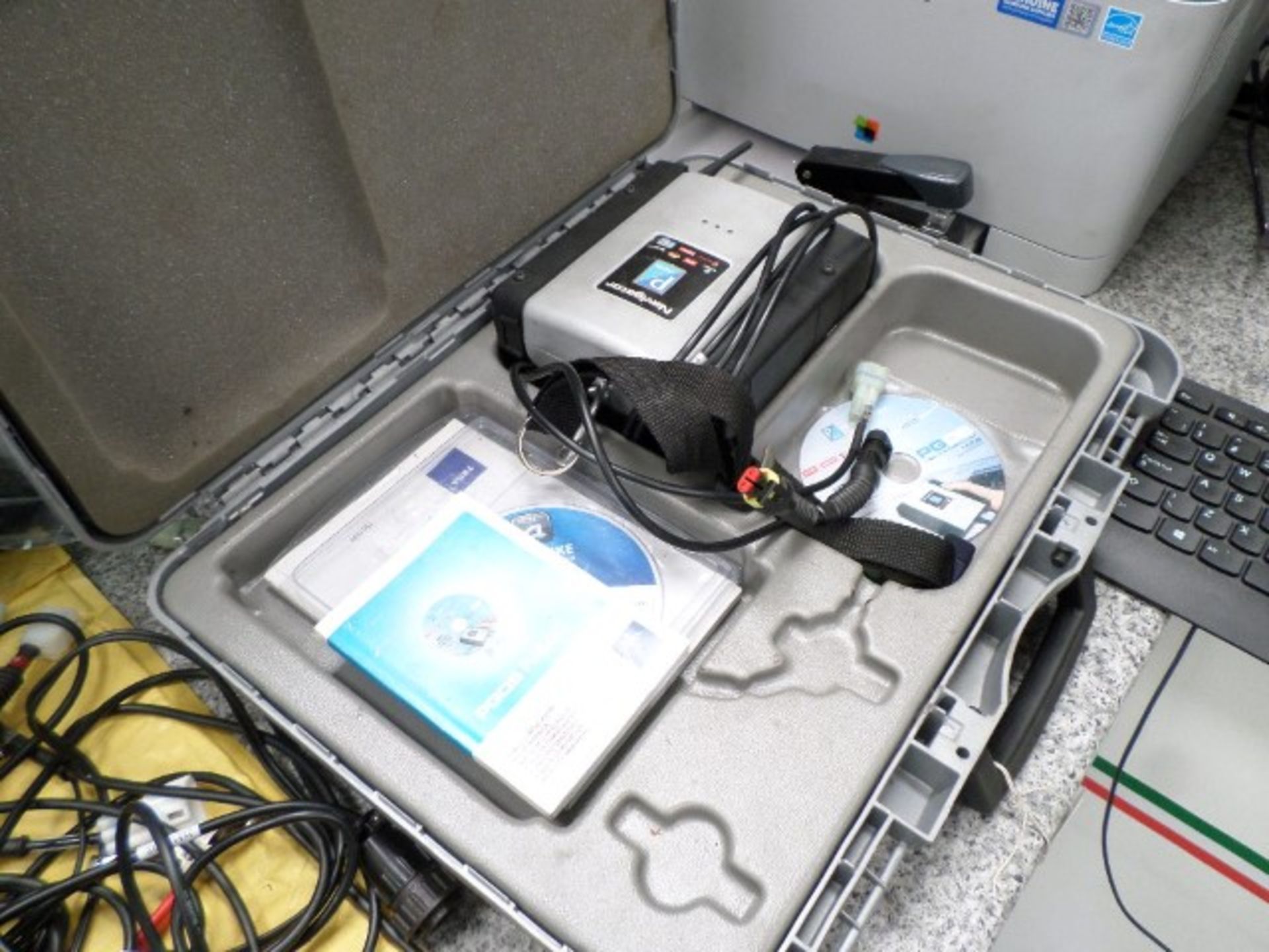Texa Piaggio Navigator diagnostic unit with storage case, CD-Roms and connecting cables and Kymco - Image 2 of 2
