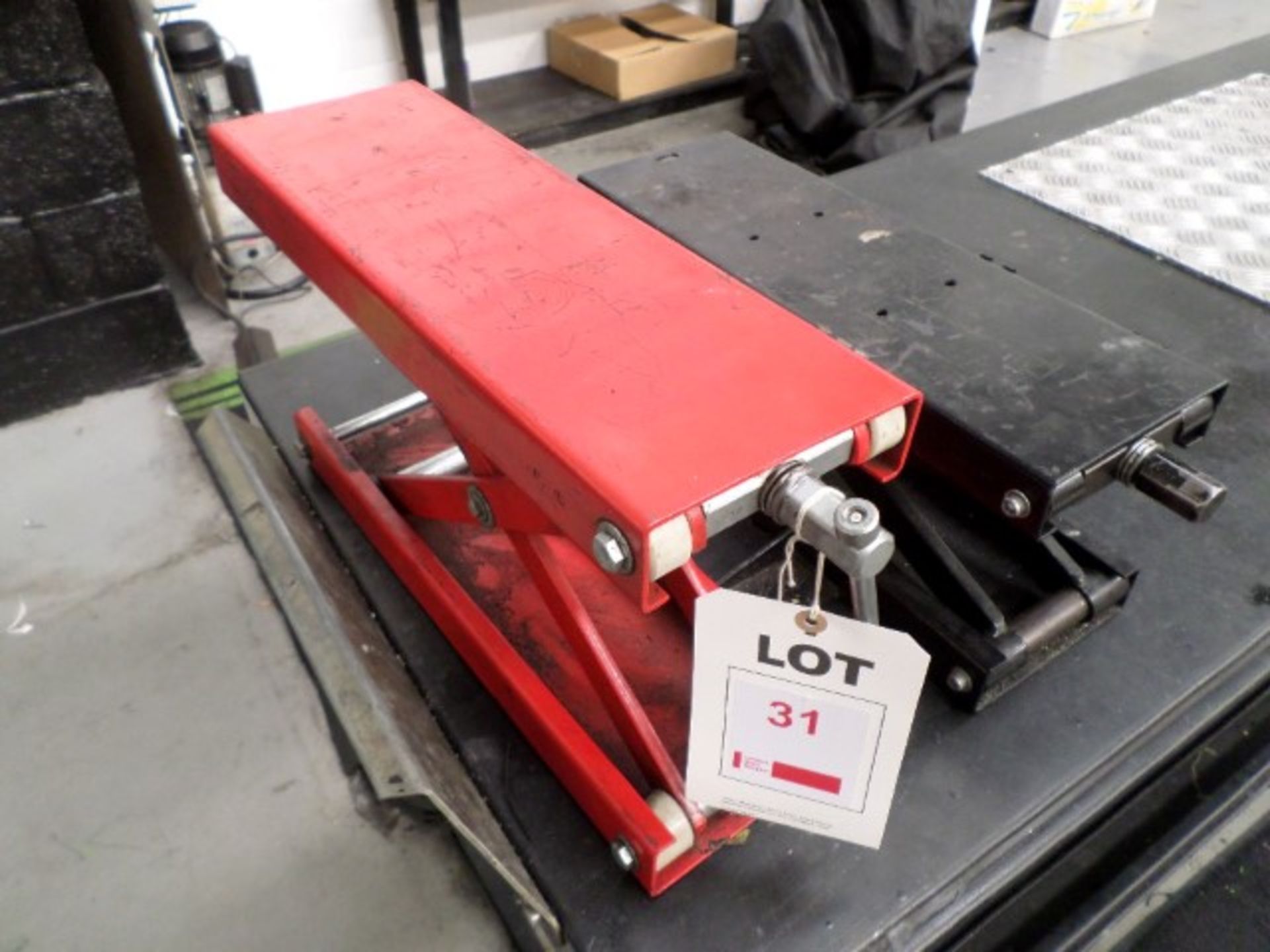 Bike Tech benchtop scissor lift and similar scissor lift (Please note: This lot has no record of