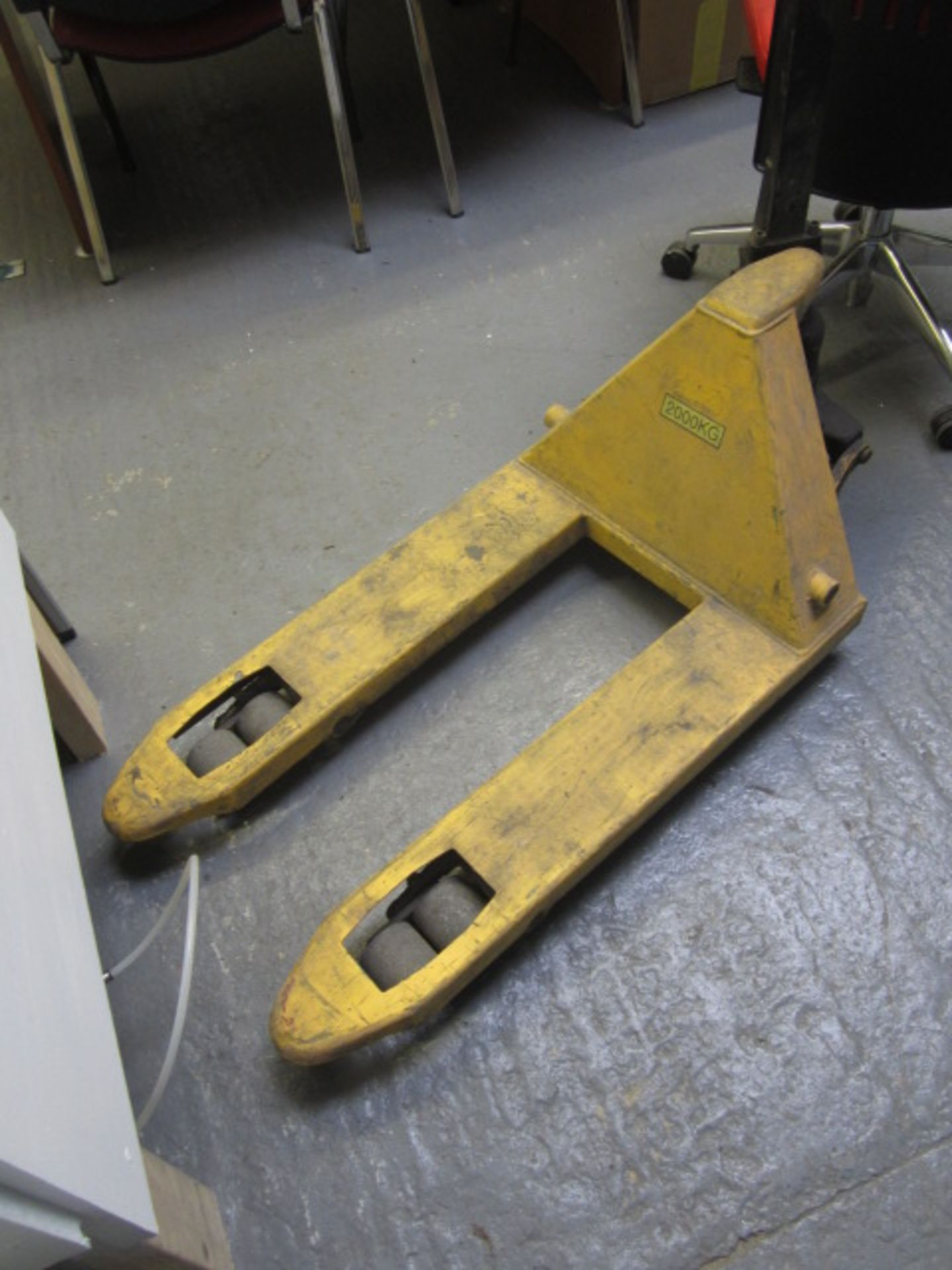 Hydraulic pallet truck, 200kg, 800mm fork length - Image 2 of 4