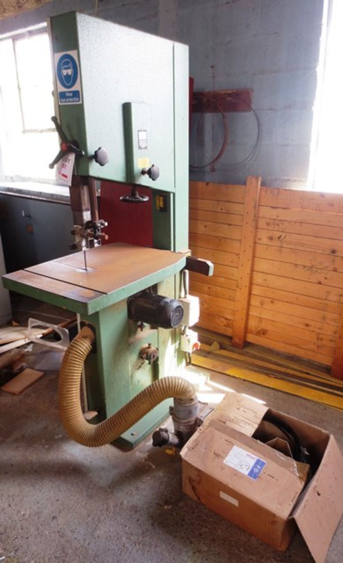 Centairo SP600 horizontal bandsaw, 3-phase, s/n: 5422, Throat size to table edge 500mm, Table size