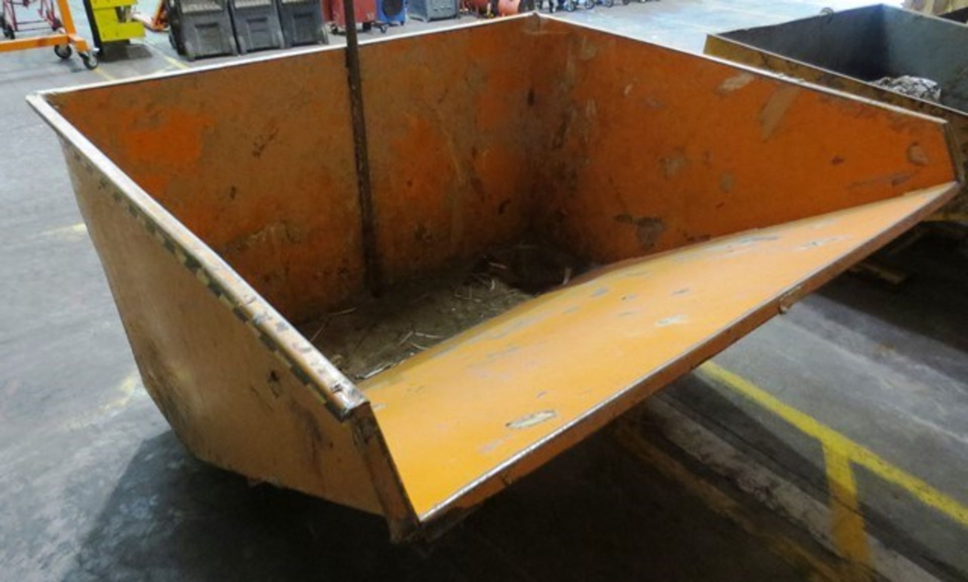 EXPO 2100 forklift mounting tipping skip, s/n: 191594 (2011), 1500kg capacity, Bin dimensions - Image 2 of 3