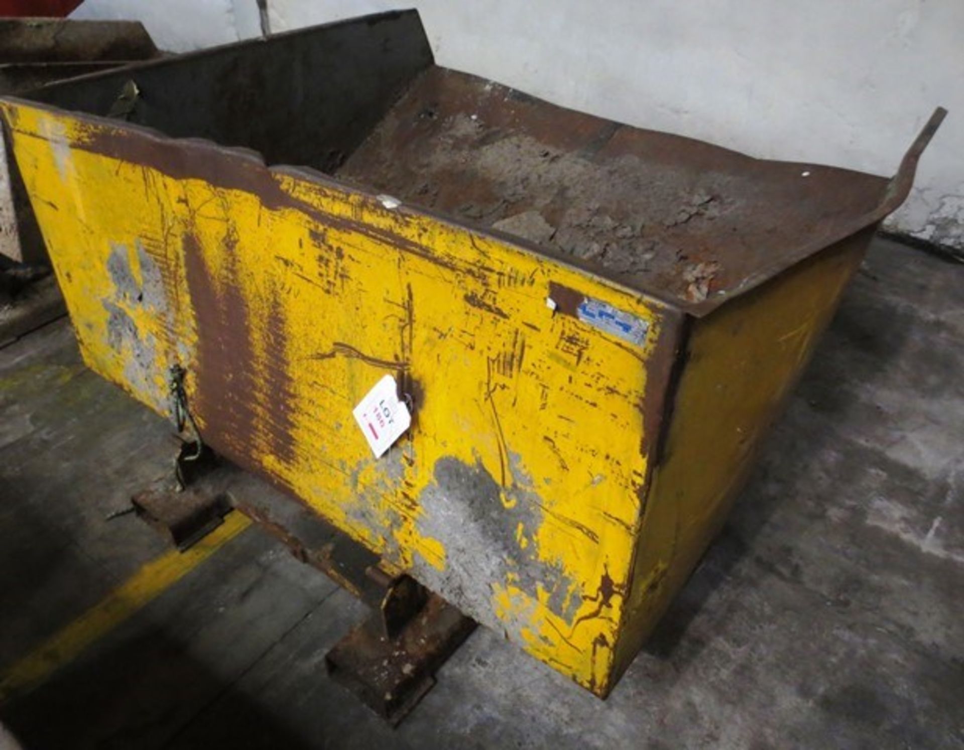 Contact RFS 160L fork lift mounting tipping skip, s/n: unknown date: unknown, 1500kg capacity, Bin