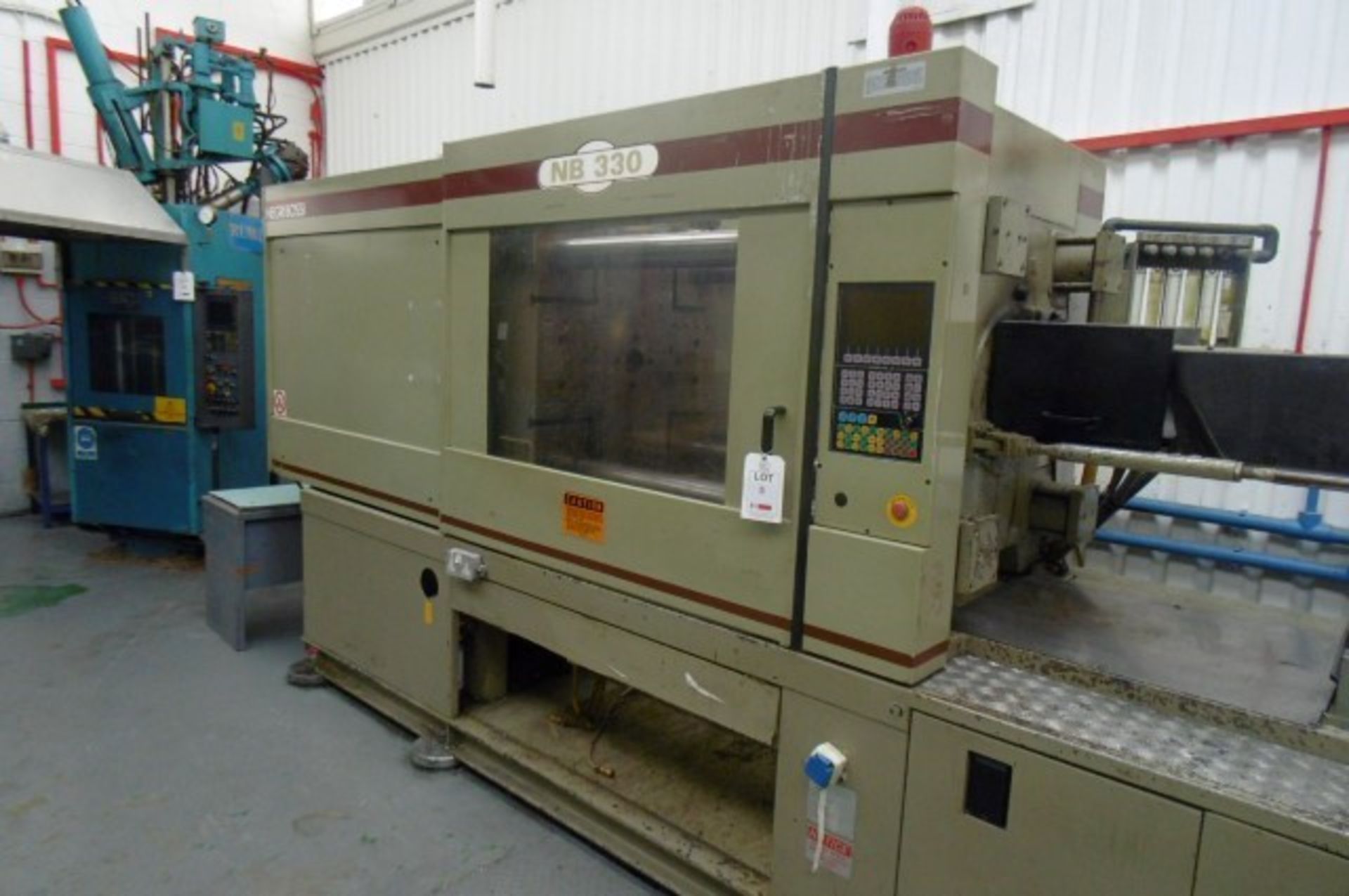Negri Bossi NB330 horizontal plastic injection moulding machine Serial Number: 54-374 with - Image 2 of 3