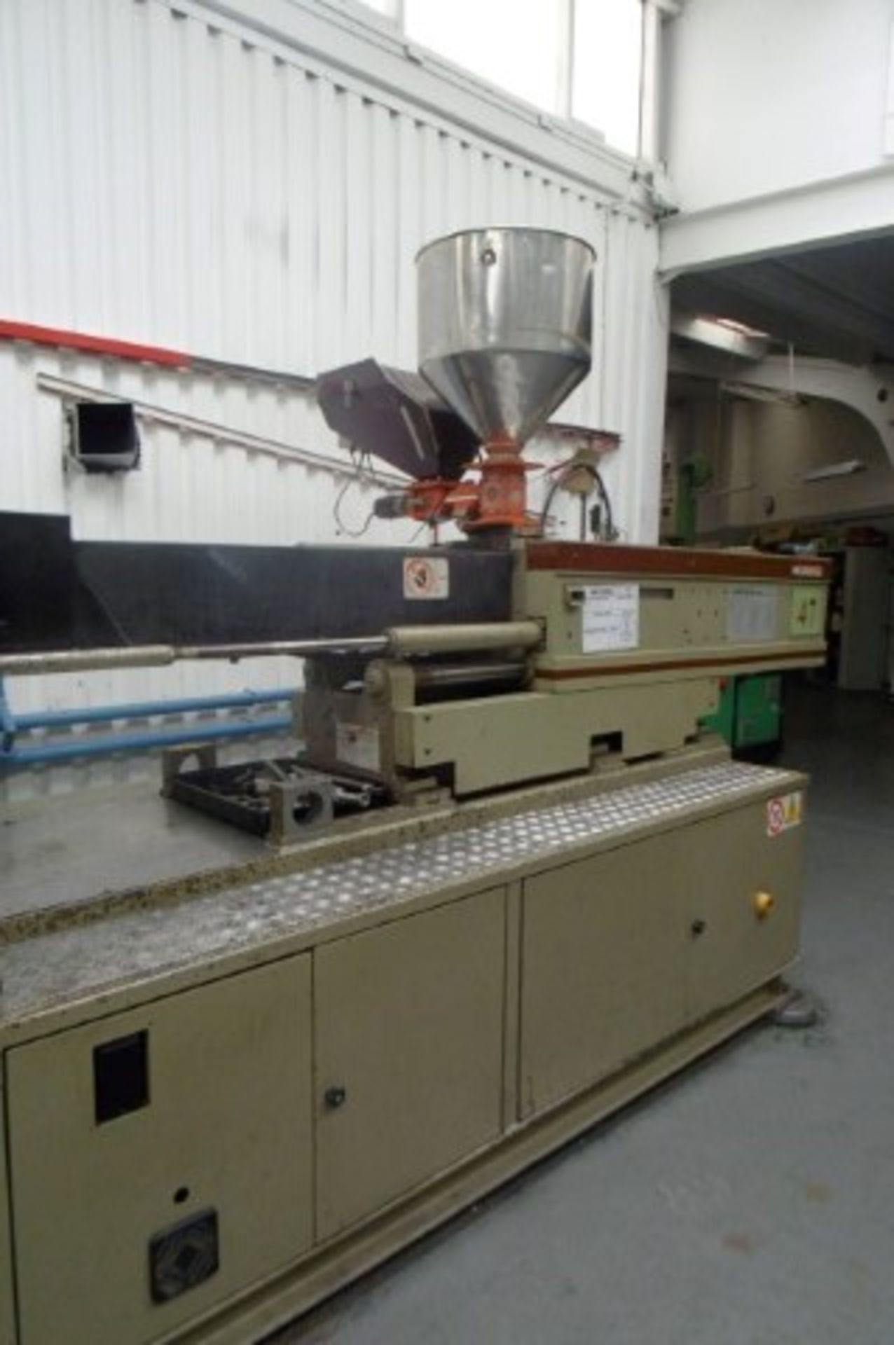 Negri Bossi NB330 horizontal plastic injection moulding machine Serial Number: 54-374 with - Image 3 of 3