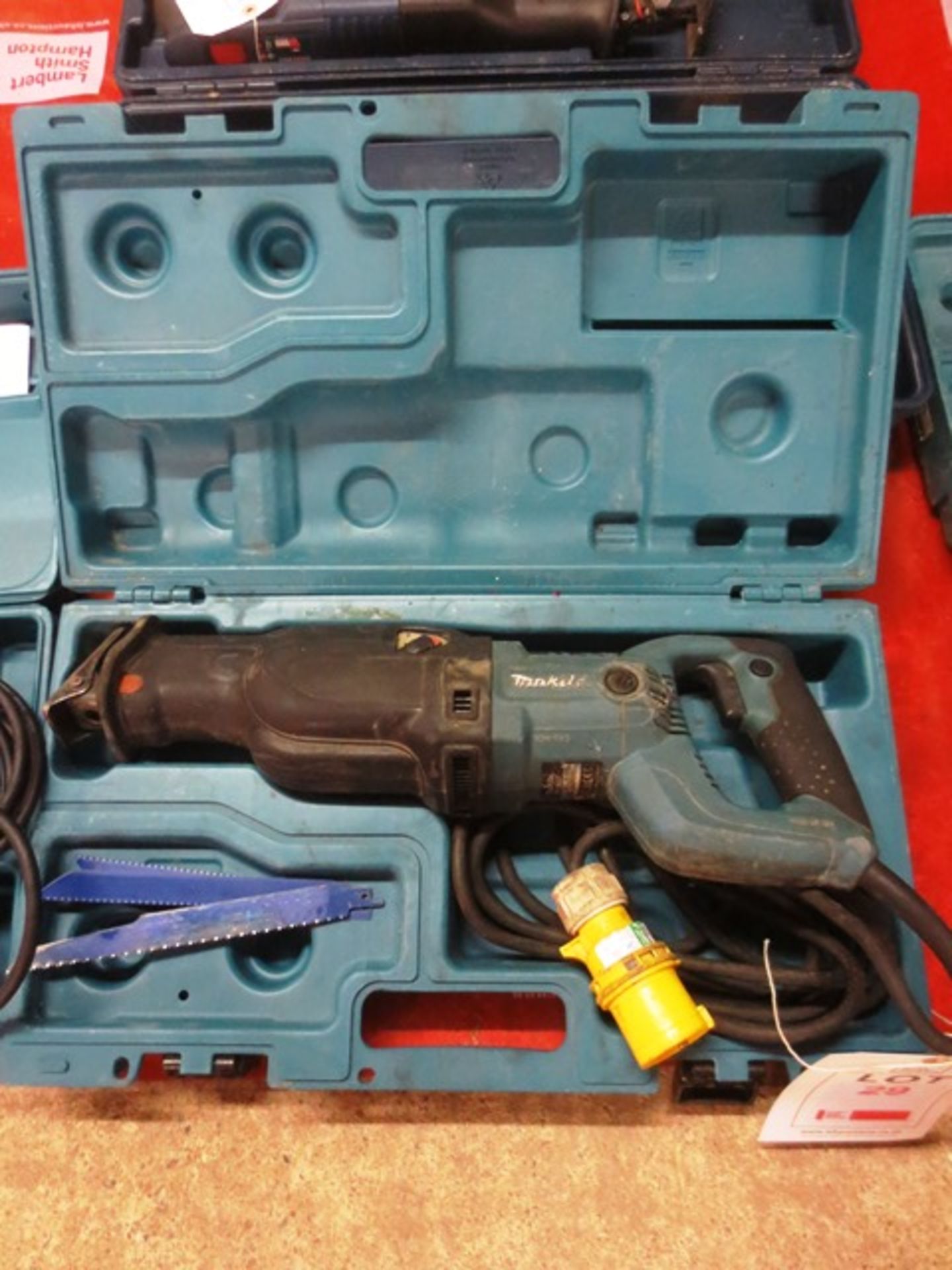 Makita JR3060T 110v reciprocating saw with carry case