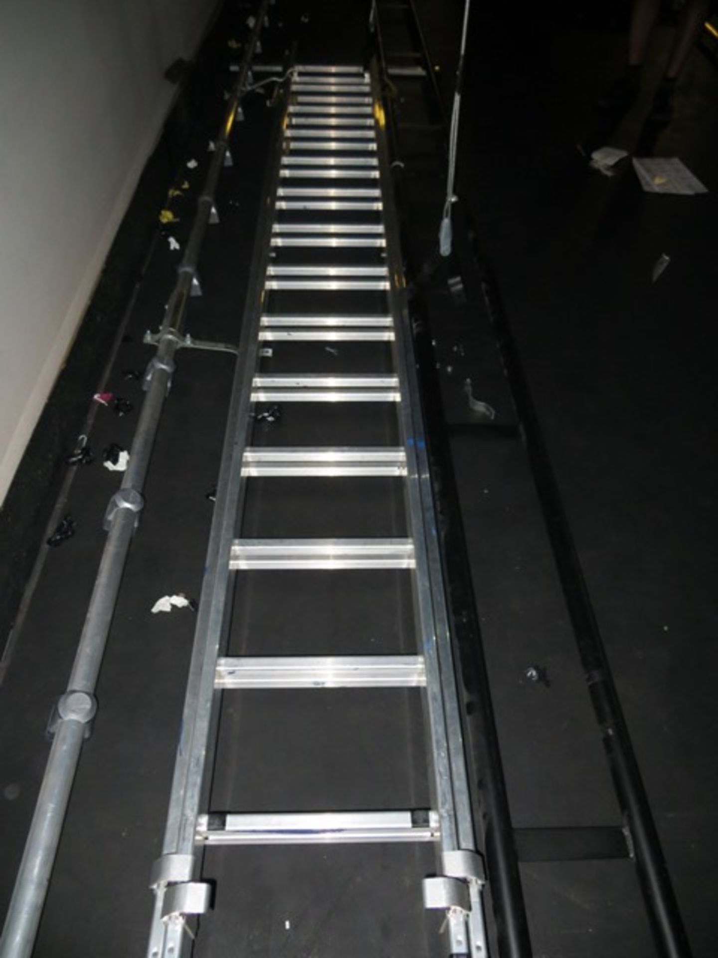 Zarges aluminium extension ladder, model 2600, working height: 4.15m - 9.70m (Please note, for