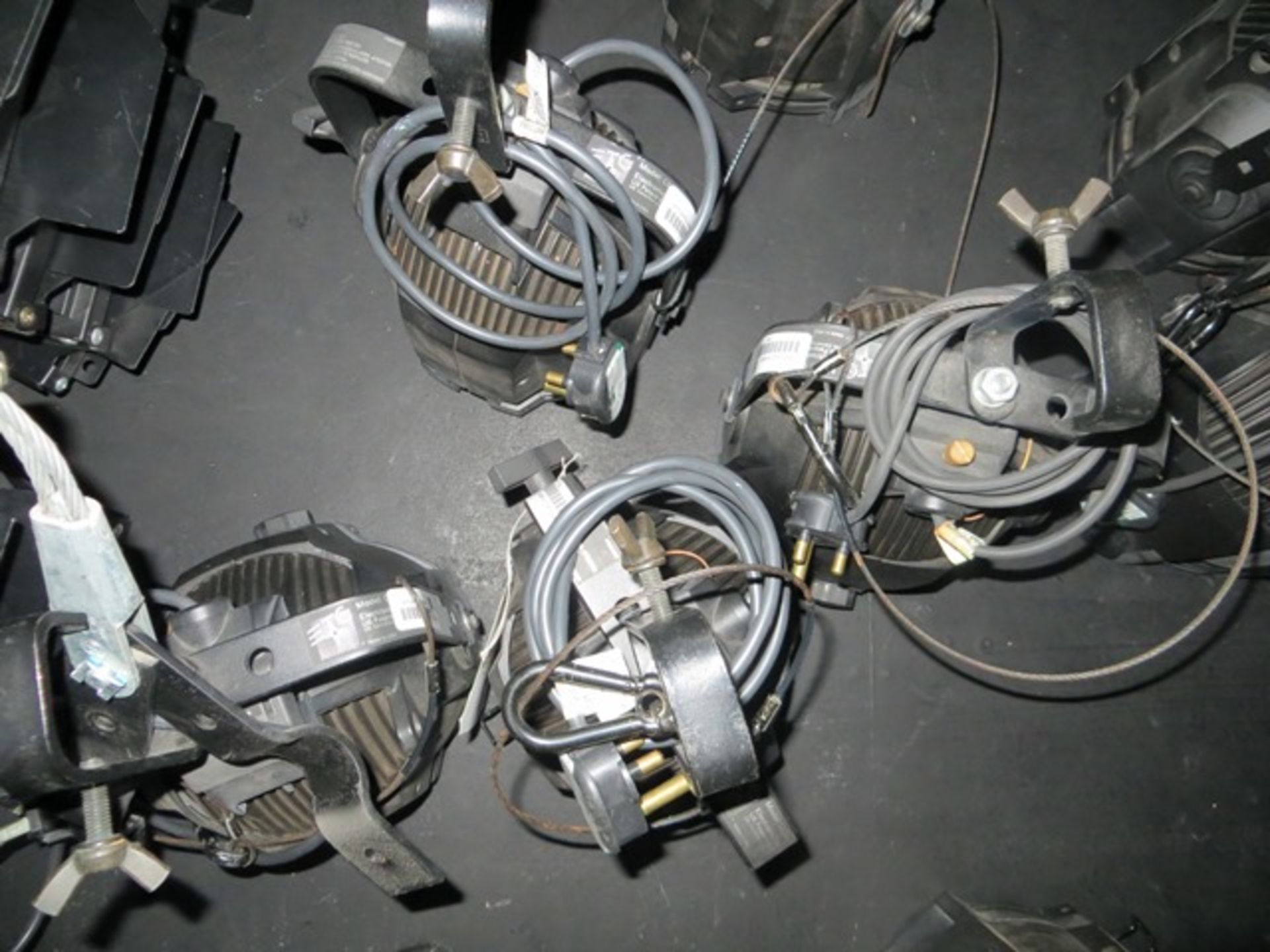 4 ETC CE source four PARnel lights (750 watts) (Please note, for viewing and collection purposes, - Image 3 of 3
